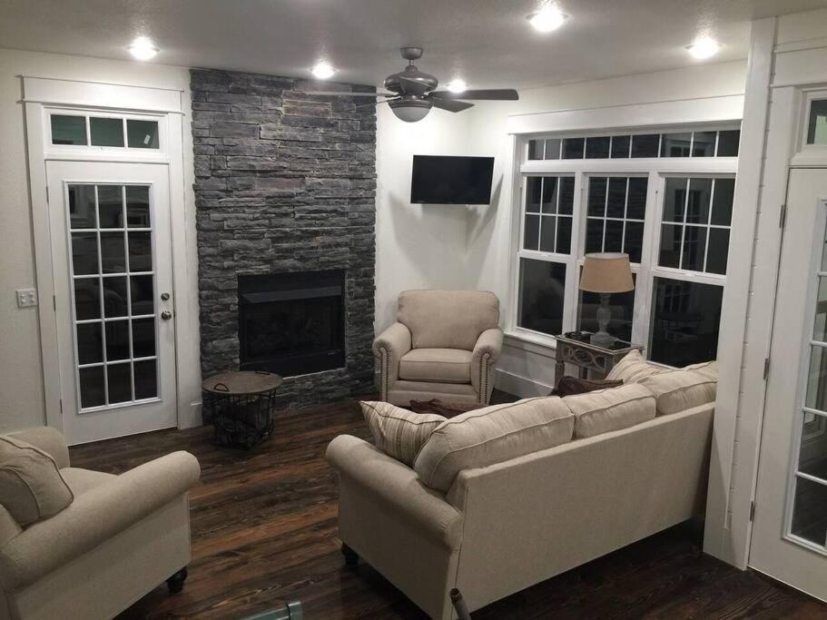 Primrose Cottage - Private Lake, Hot Tub, ATV Trails view 2