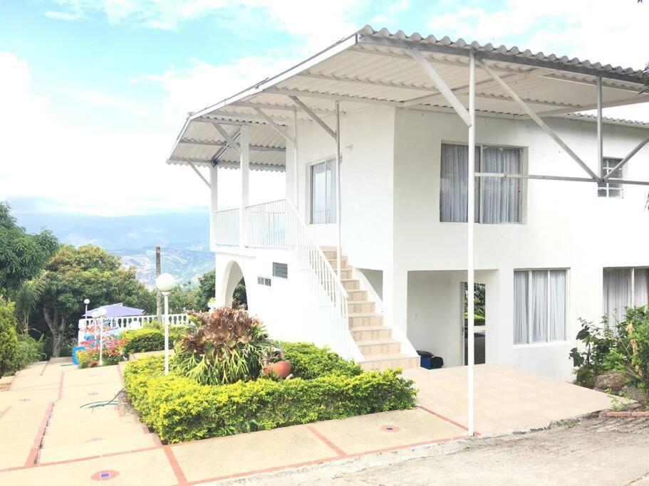 Casa de campo mesitas del colegio