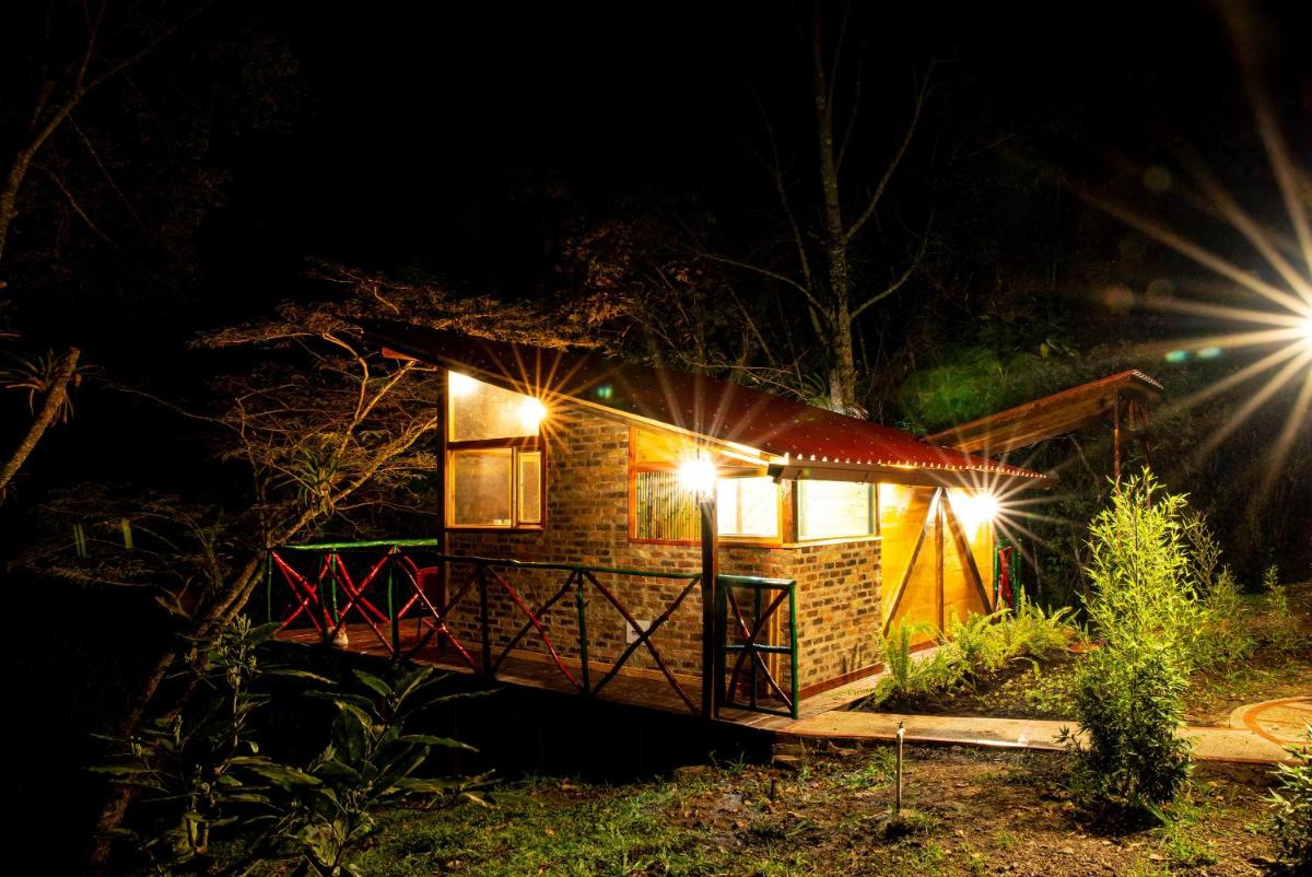 BAUMHAUS Cabañas rusticas con jacuzzi privado