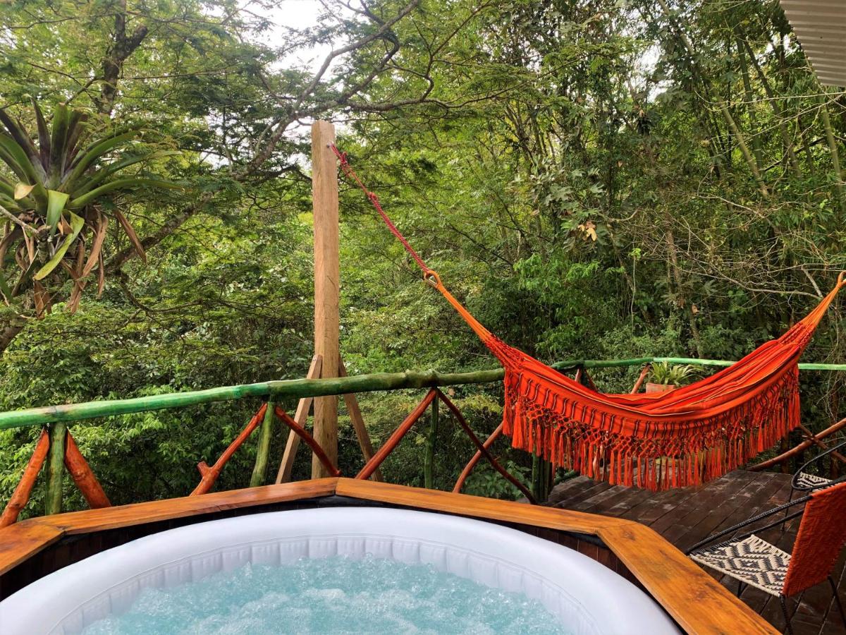 BAUMHAUS Cabañas rusticas con jacuzzi privado