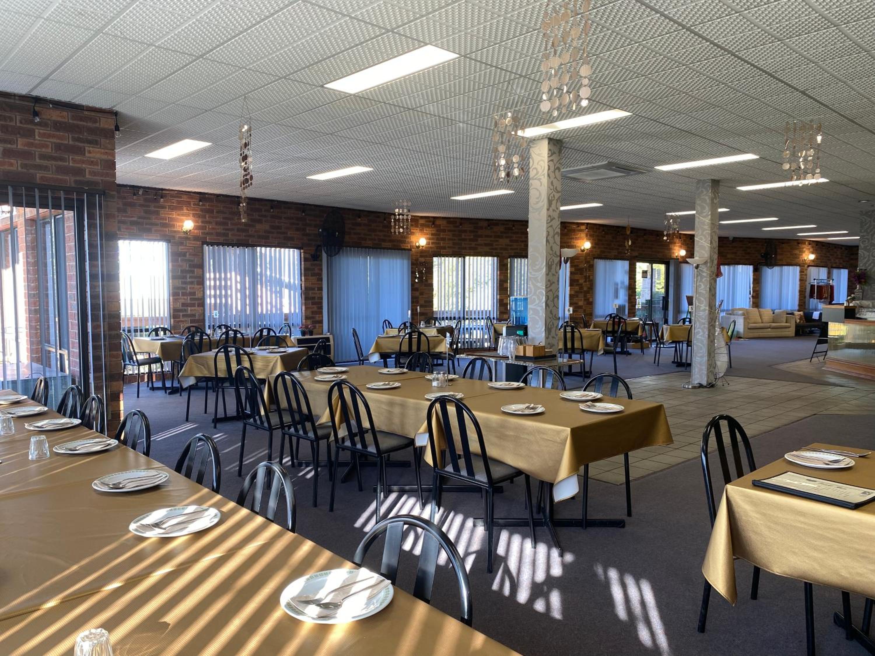 Mountain Creek Motel Bar & Restaurant