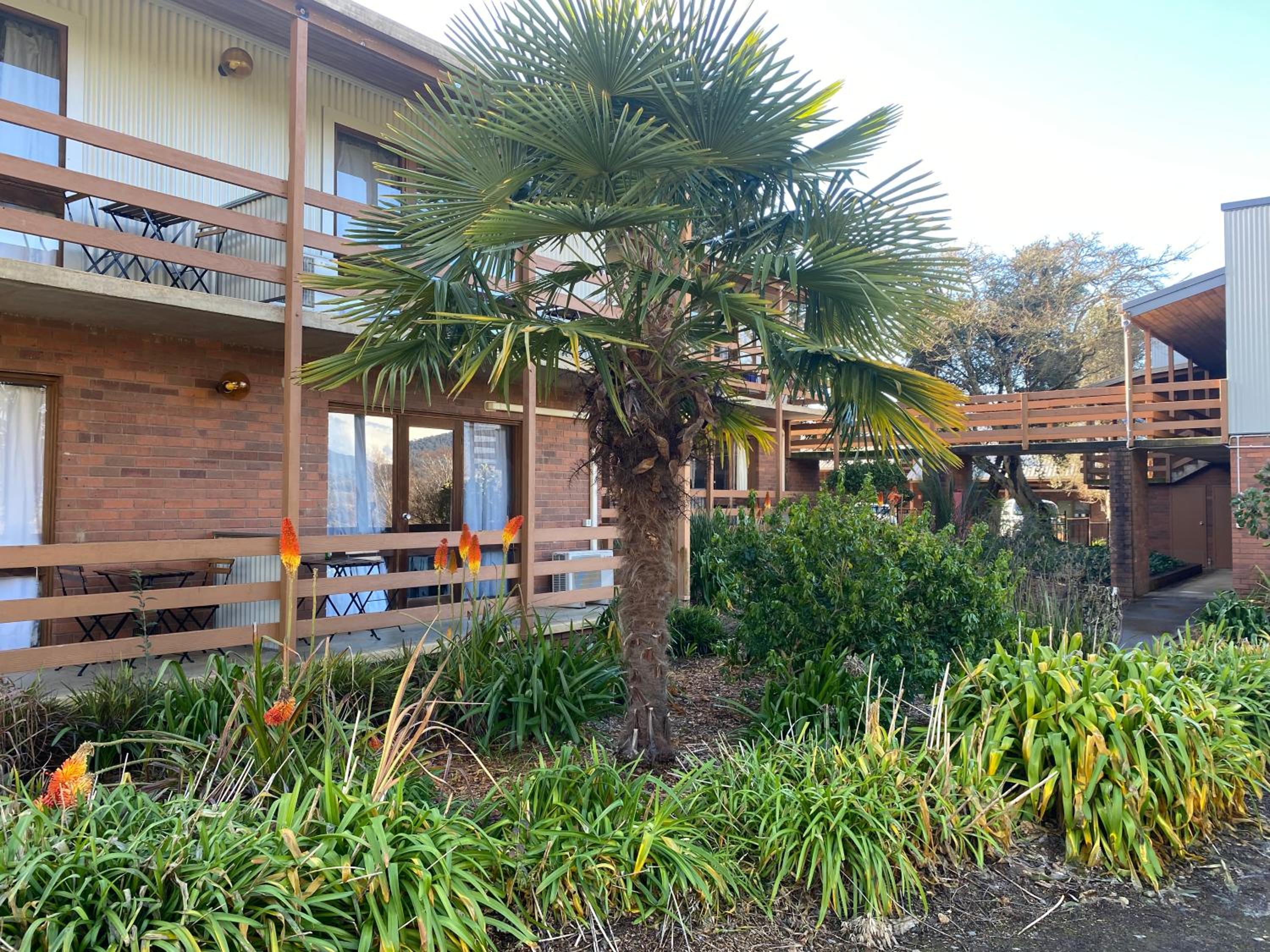 Mountain Creek Motel Bar & Restaurant