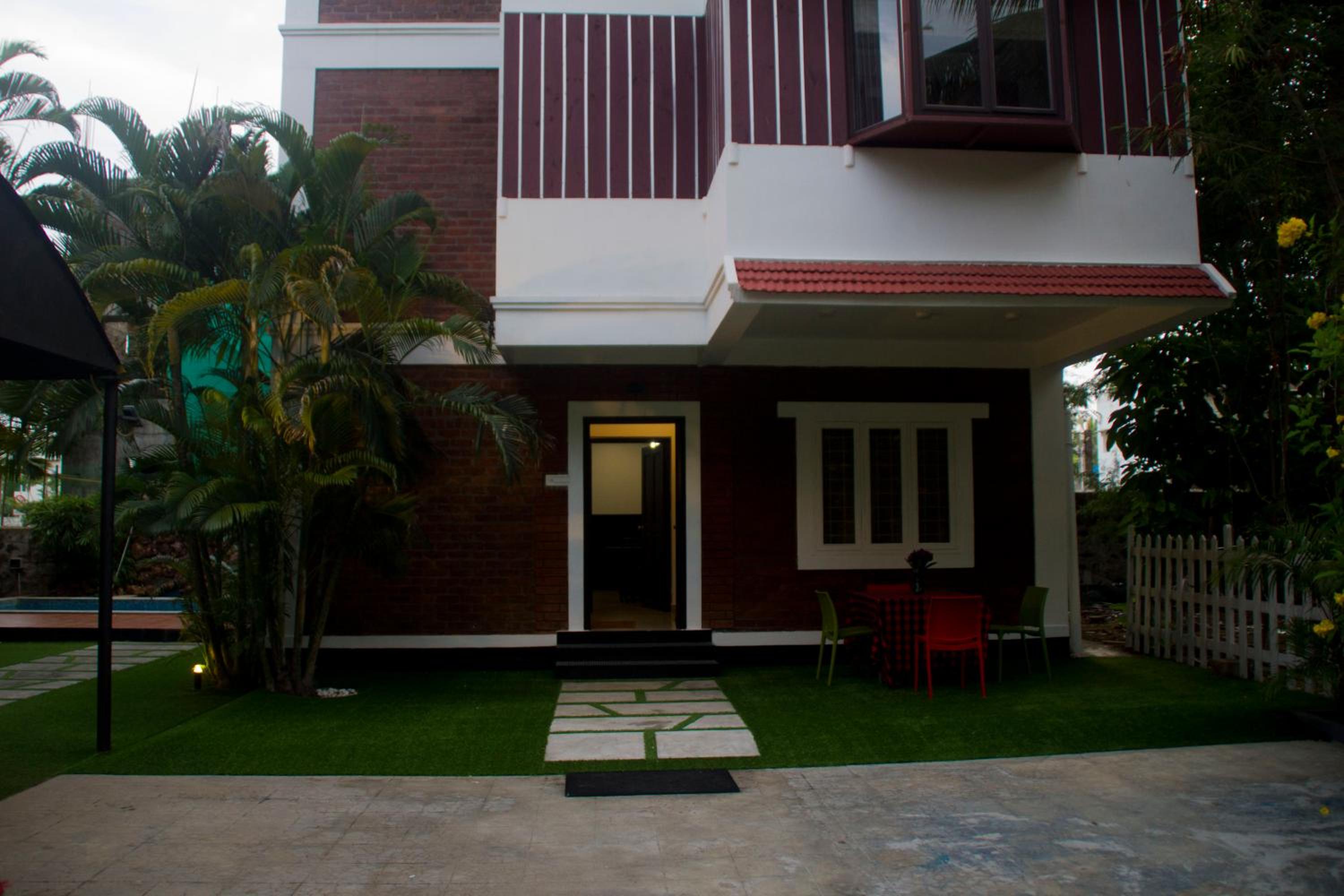 Hotel BRICK CASTLE - Image 1