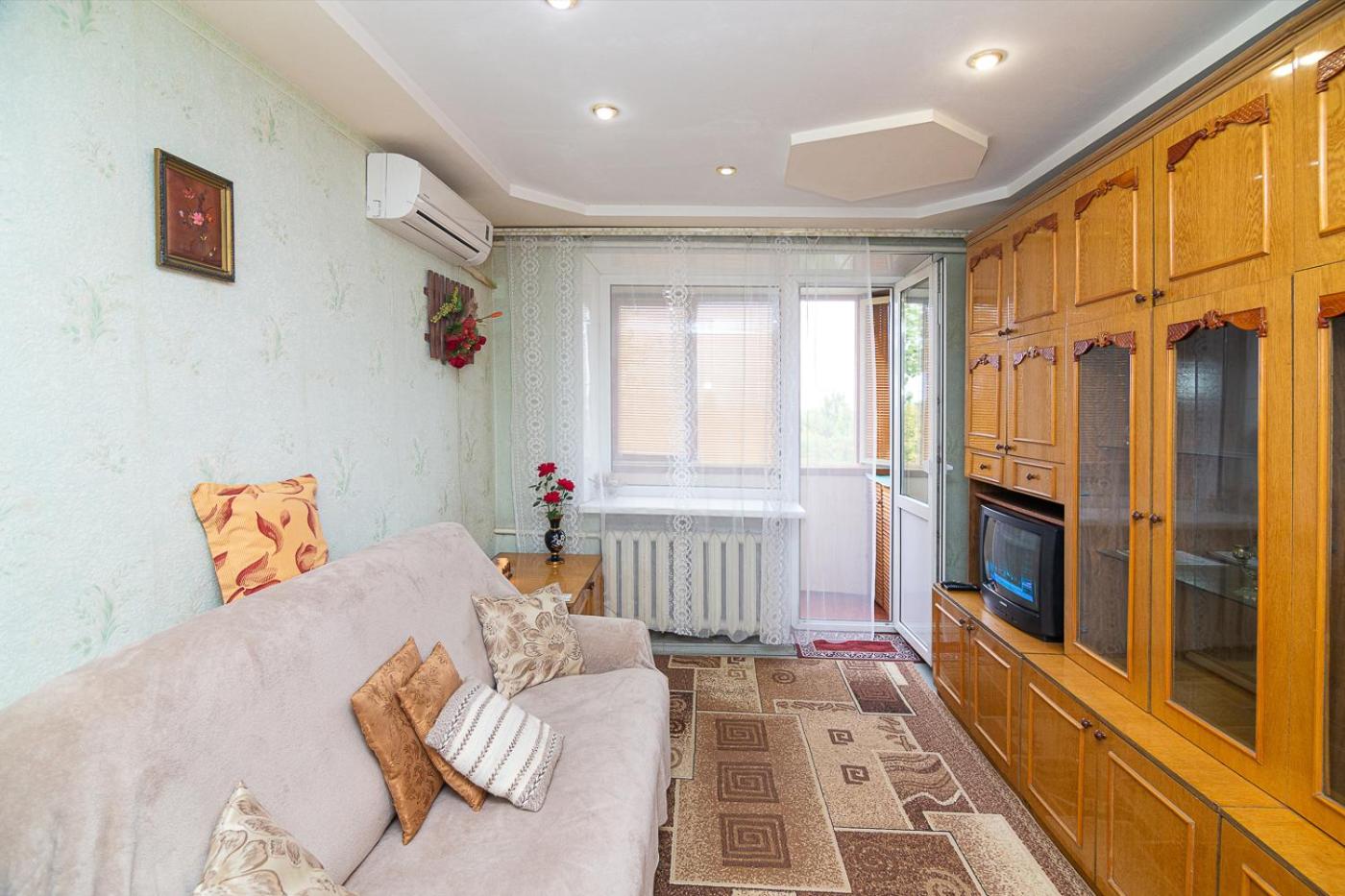 Comfortable apartments on Hrushevskogo street near 16 hospital view 5