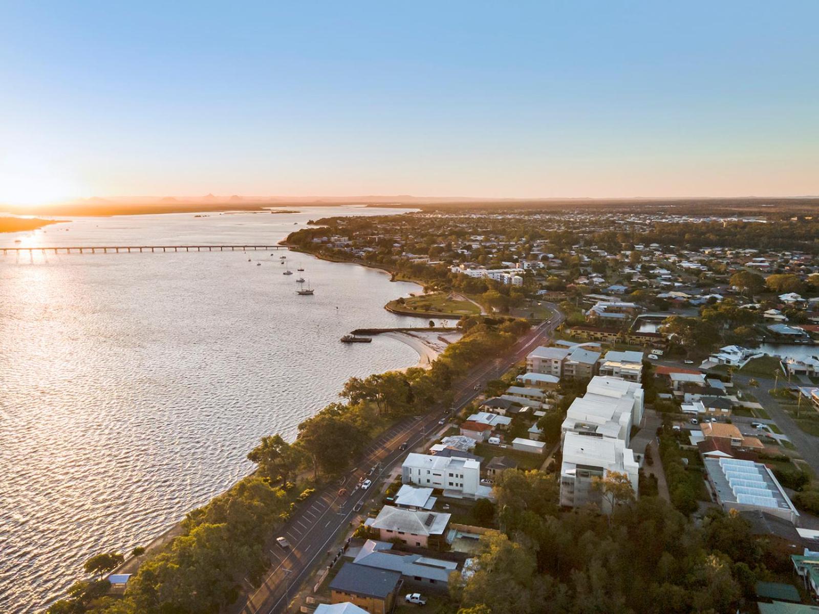 3 Bedroom Penthouse - Short Walk to Sandstone Point