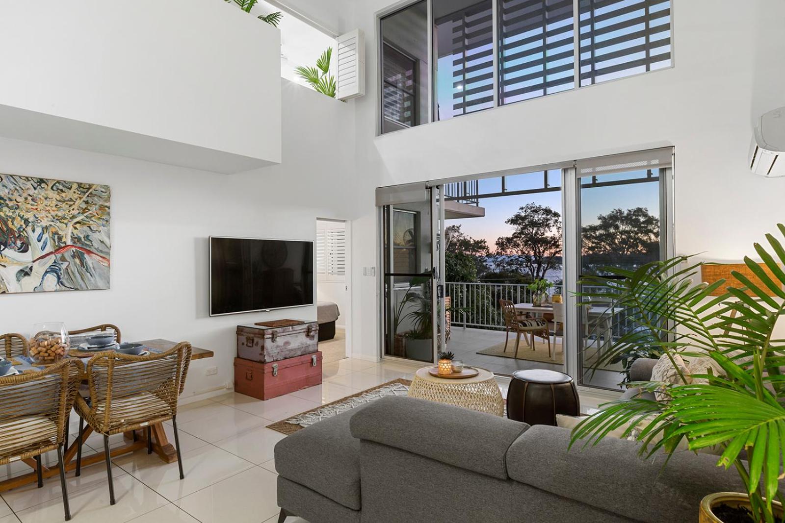 3 Bedroom Penthouse - Short Walk to Sandstone Point