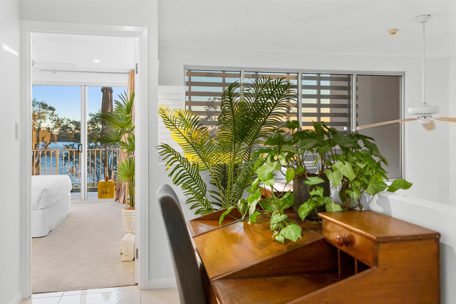 3 Bedroom Penthouse - Short Walk to Sandstone Point