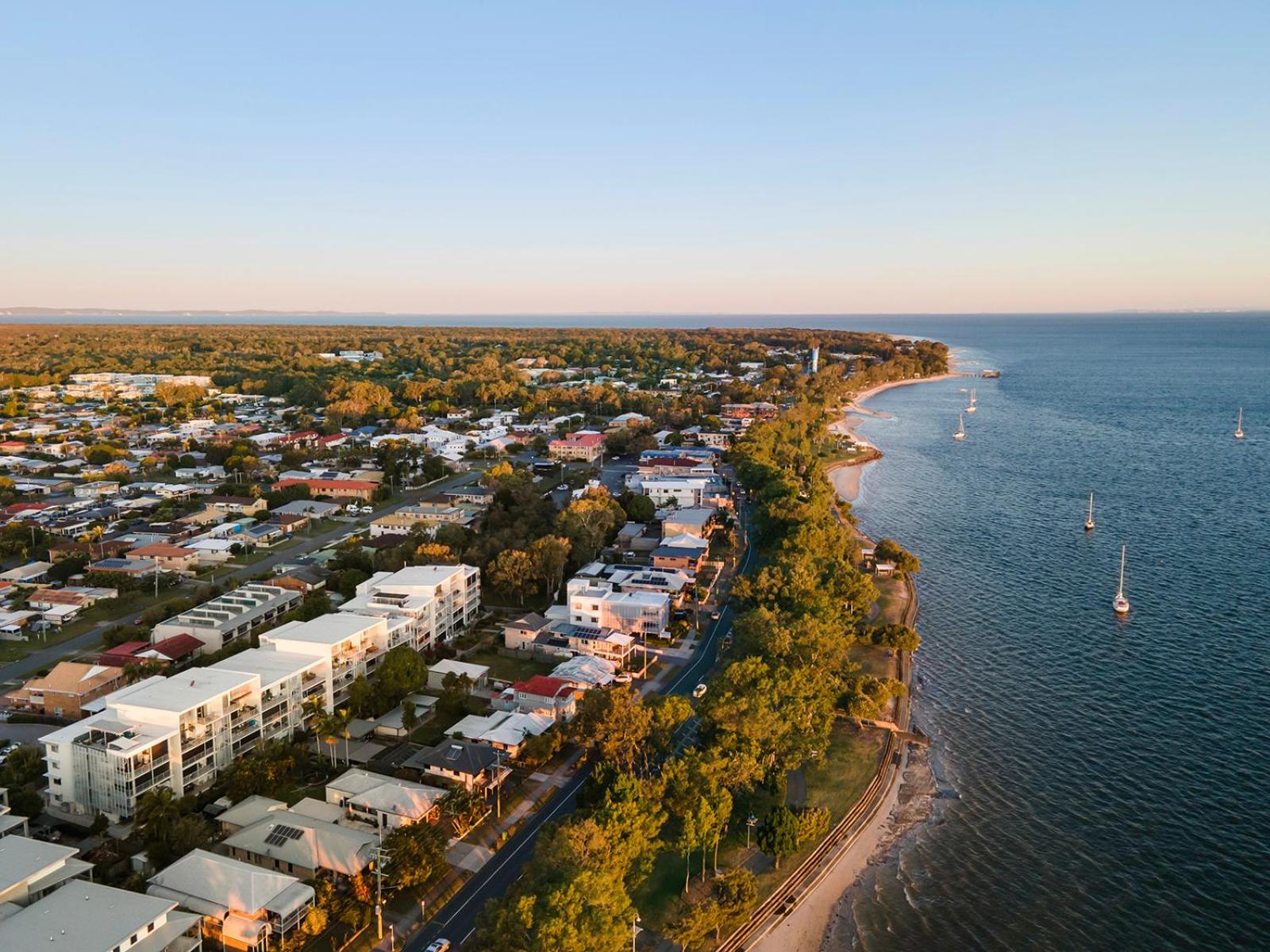 3 Bedroom Penthouse - Short Walk to Sandstone Point