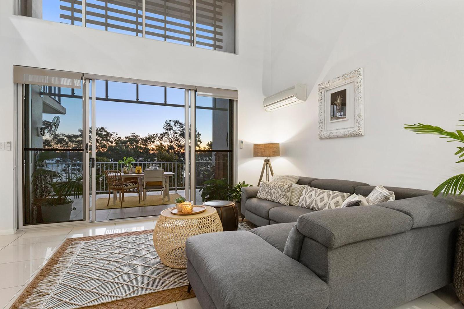 3 Bedroom Penthouse - Short Walk to Sandstone Point