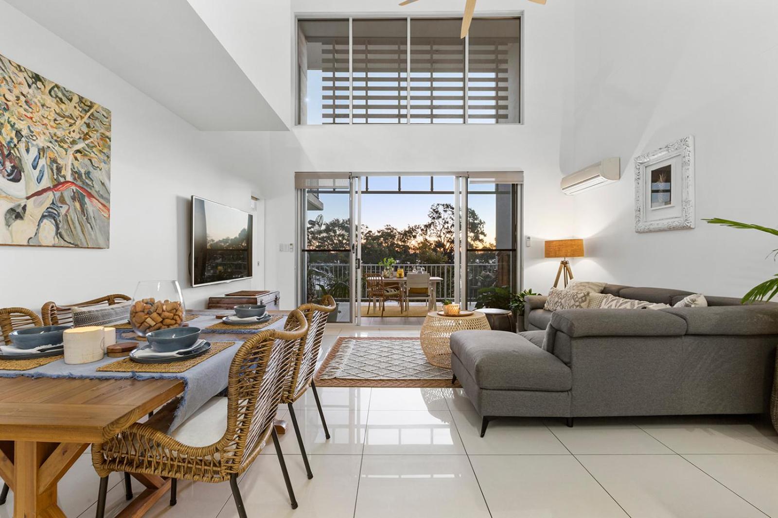 3 Bedroom Penthouse - Short Walk to Sandstone Point