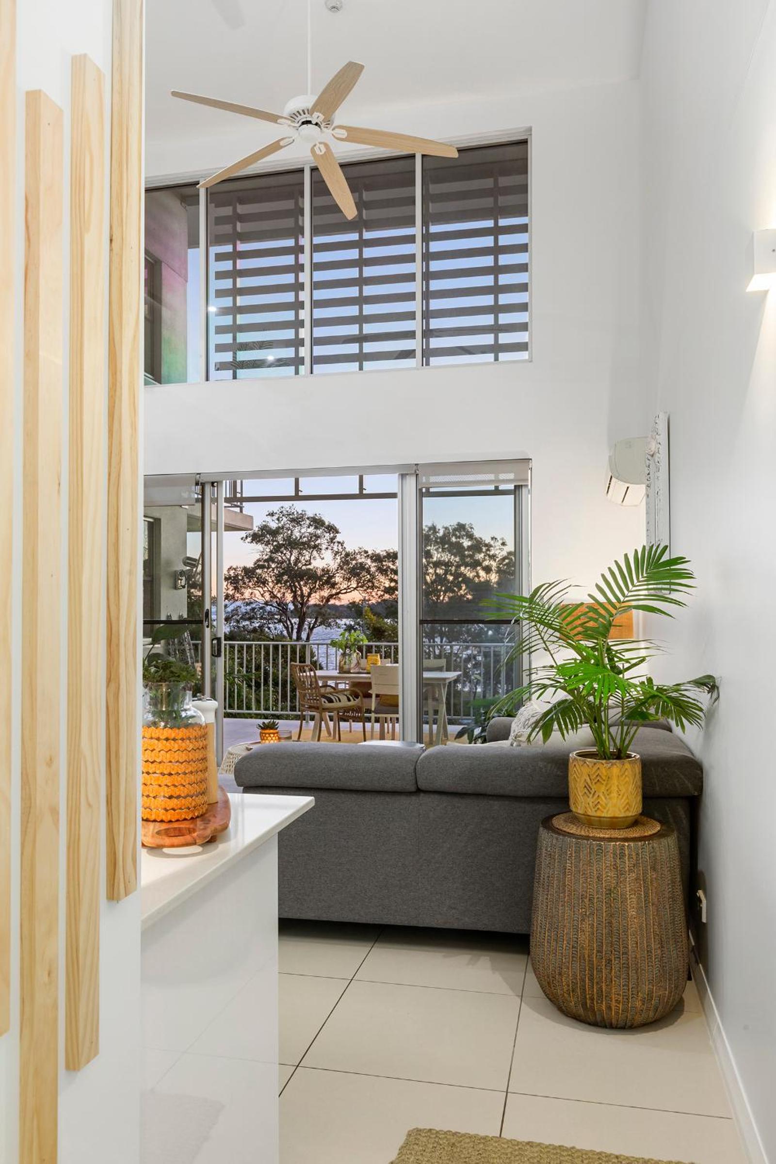 3 Bedroom Penthouse - Short Walk to Sandstone Point