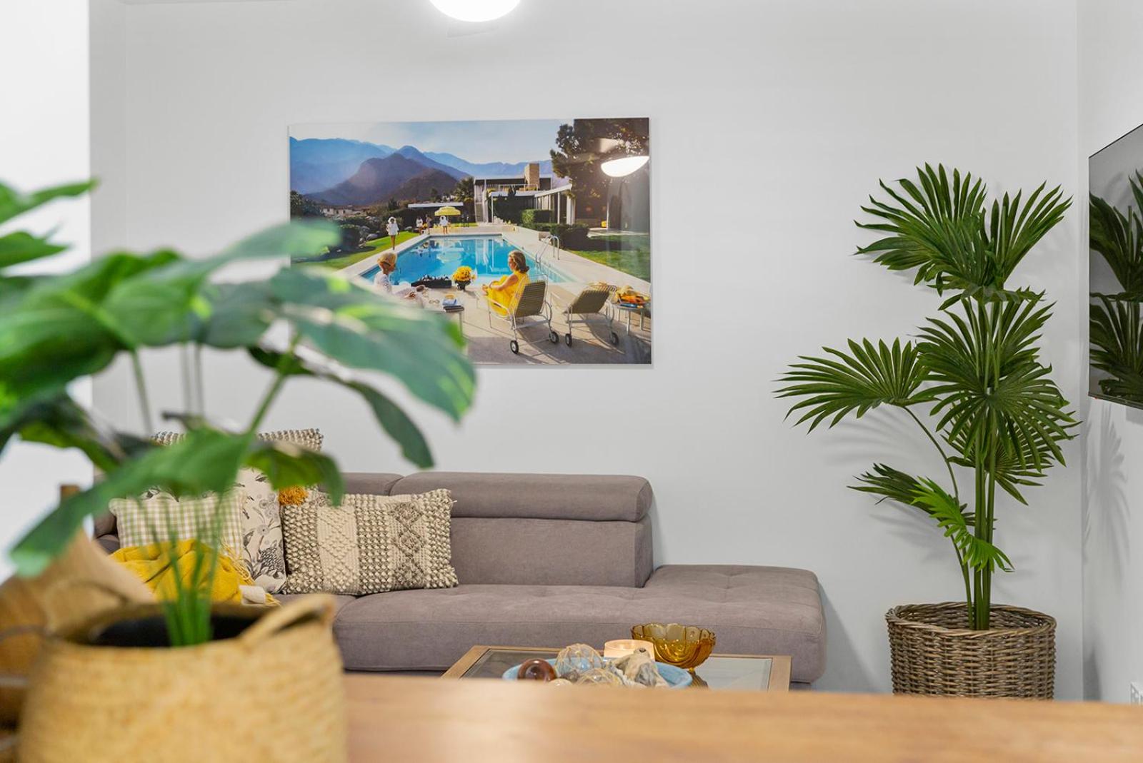 3 Bedroom Penthouse - Short Walk to Sandstone Point