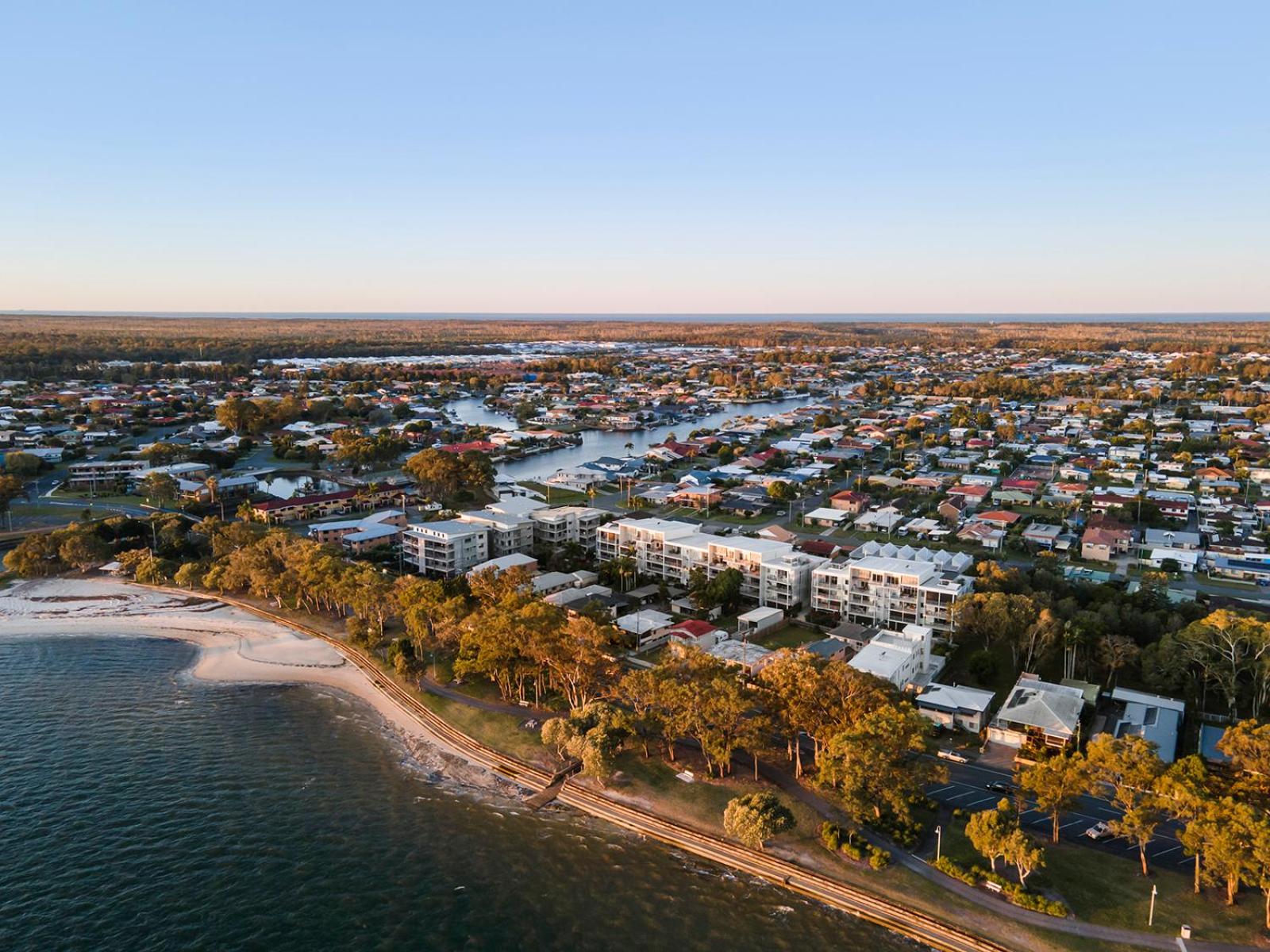 3 Bedroom Penthouse - Short Walk to Sandstone Point