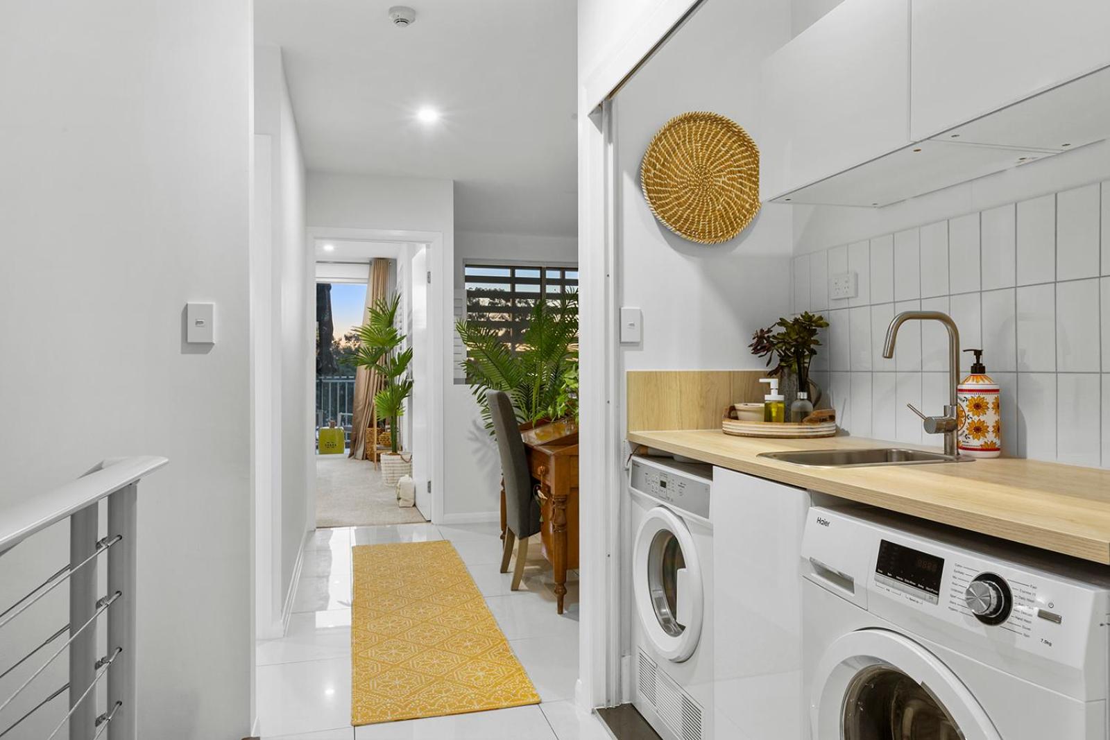 3 Bedroom Penthouse - Short Walk to Sandstone Point