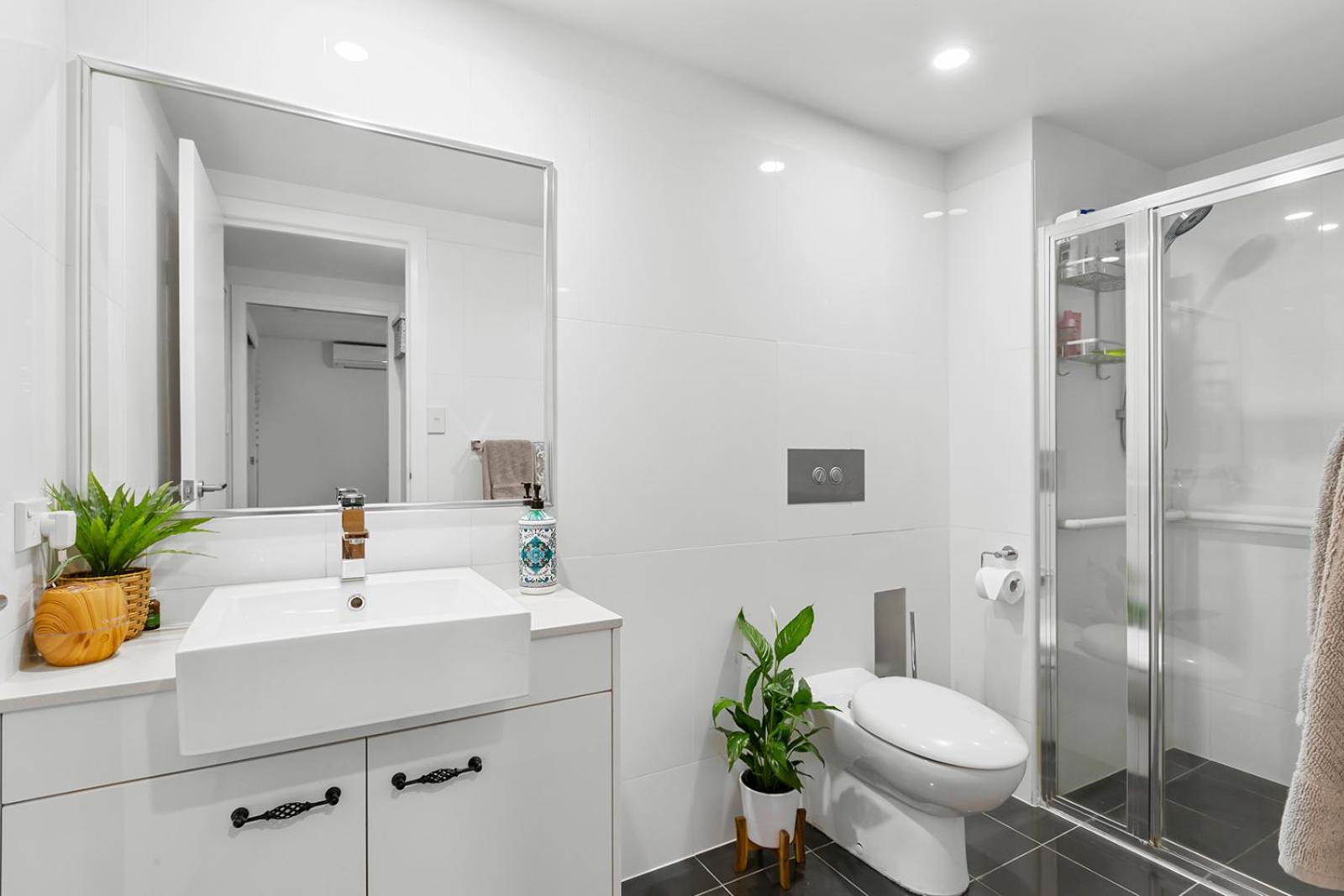 3 Bedroom Penthouse - Short Walk to Sandstone Point