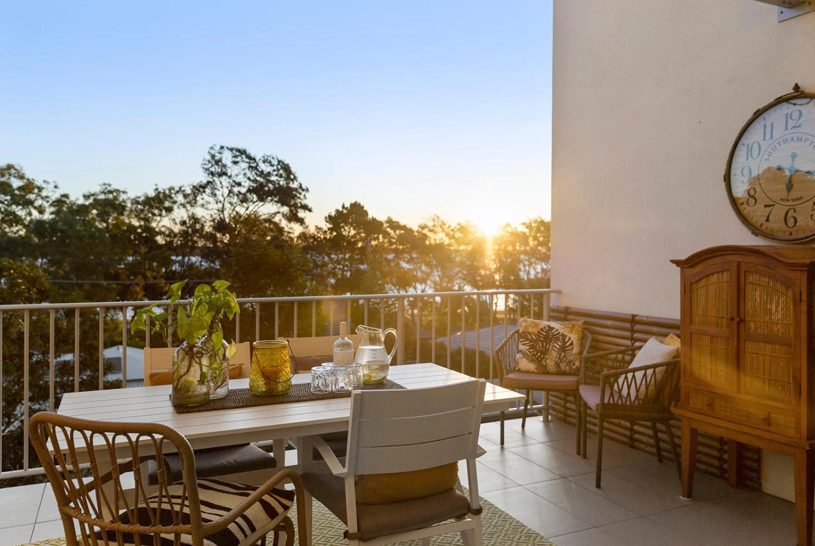 3 Bedroom Penthouse - Short Walk to Sandstone Point
