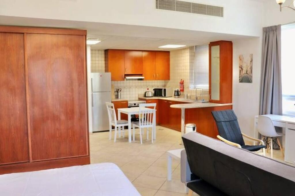 Unified Vacation Homes-Spacious Studio in lush green Motor City
