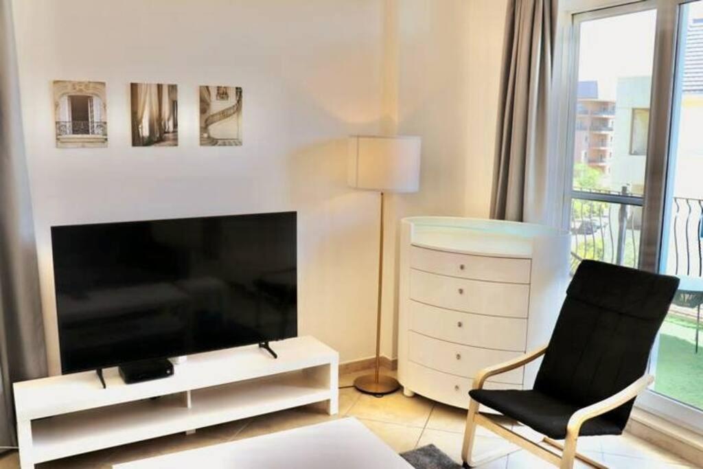 Unified Vacation Homes-Spacious Studio in lush green Motor City