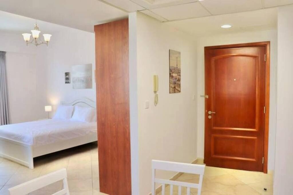 Unified Vacation Homes-Spacious Studio in lush green Motor City