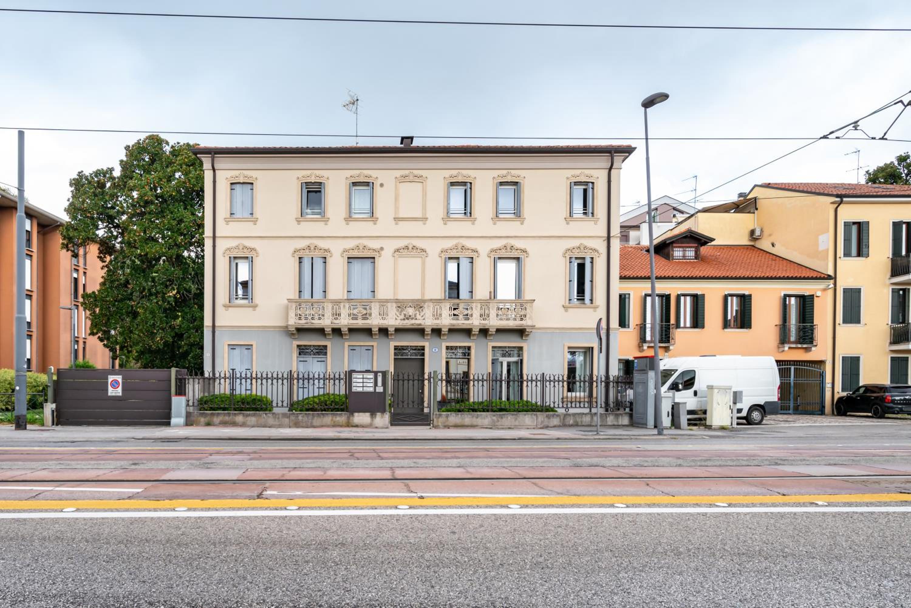 Corte Cappuccina 14 Elegant Apt con parcheggio! view 5