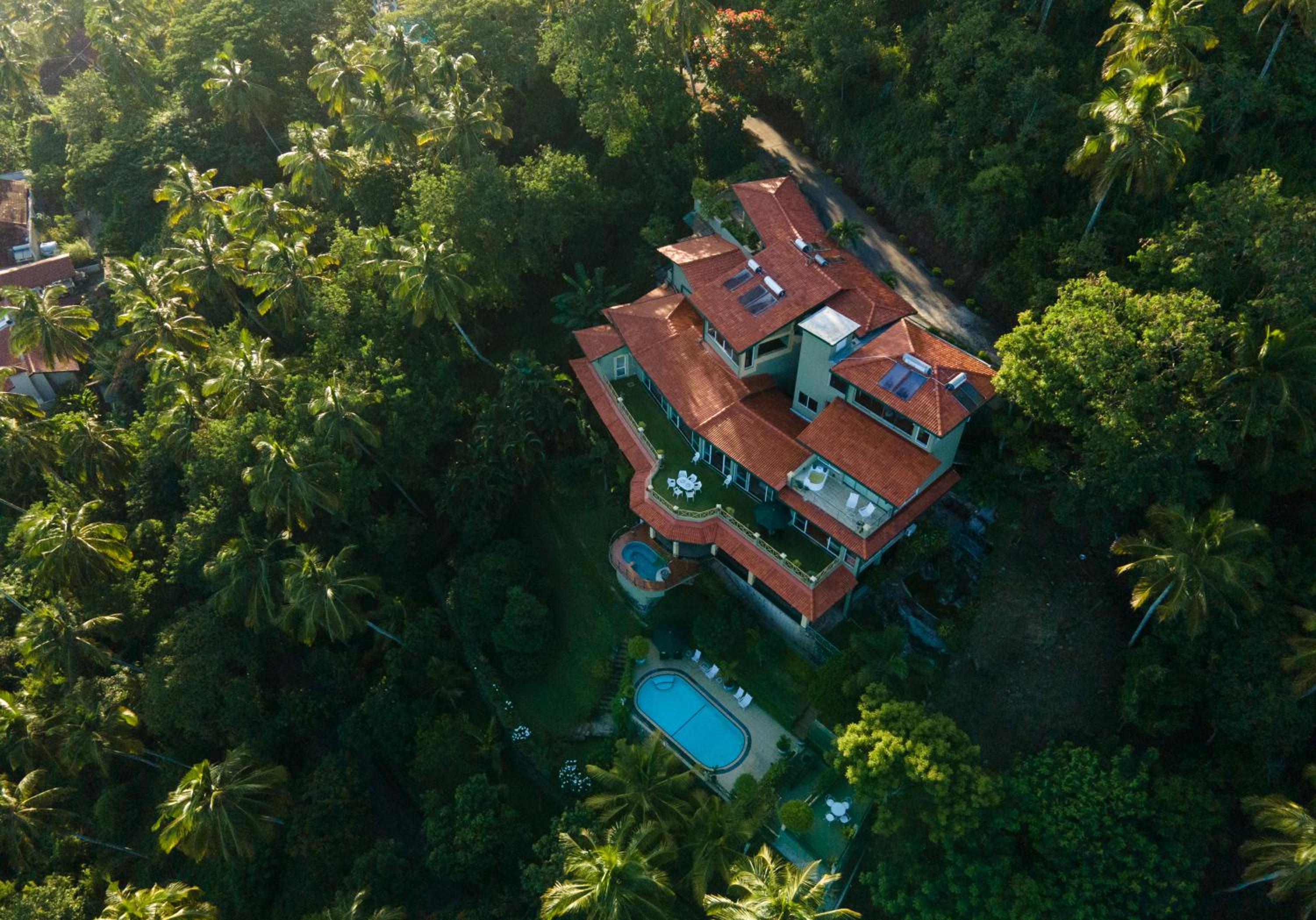 The Albatross, Kandy