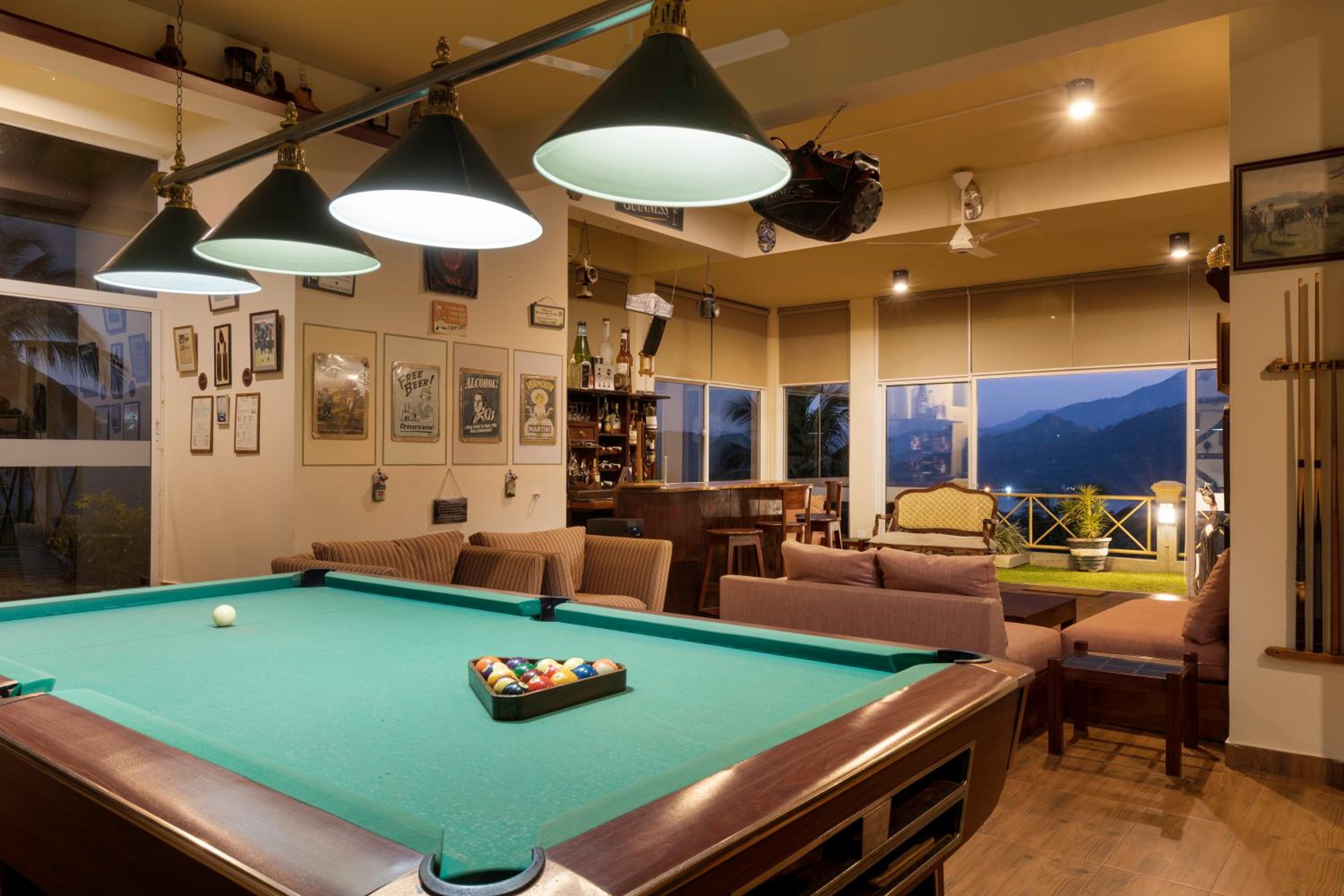The Albatross, Kandy