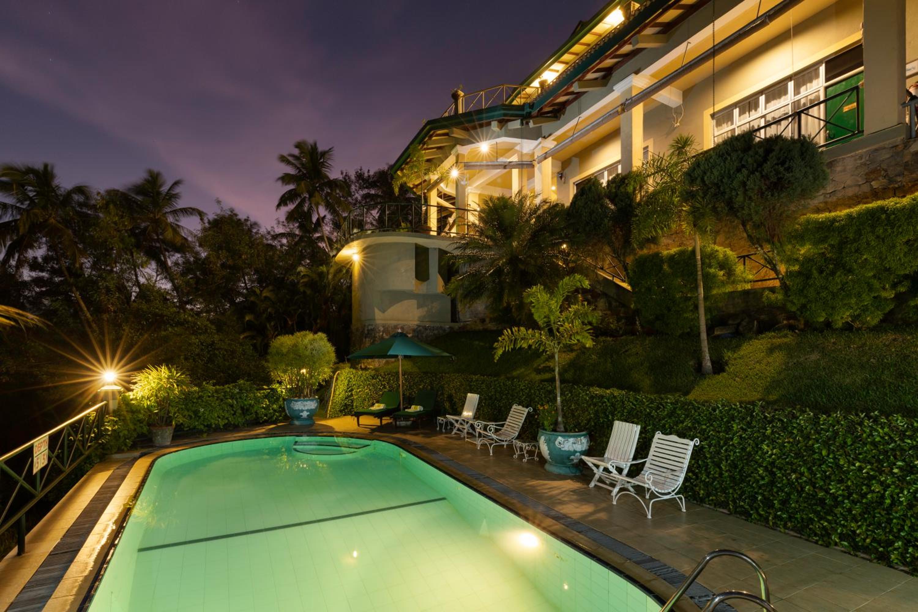 The Albatross, Kandy