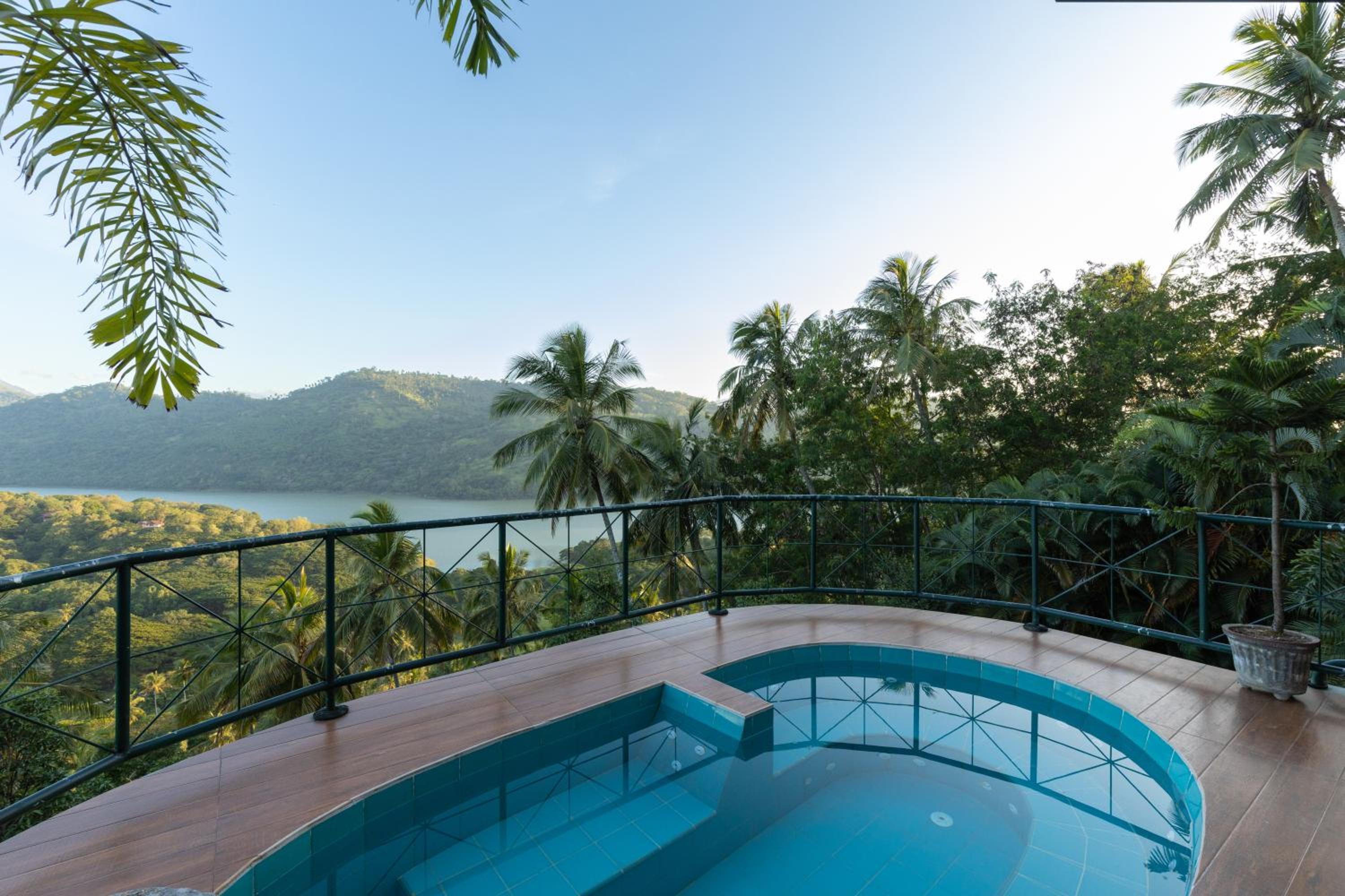 The Albatross, Kandy