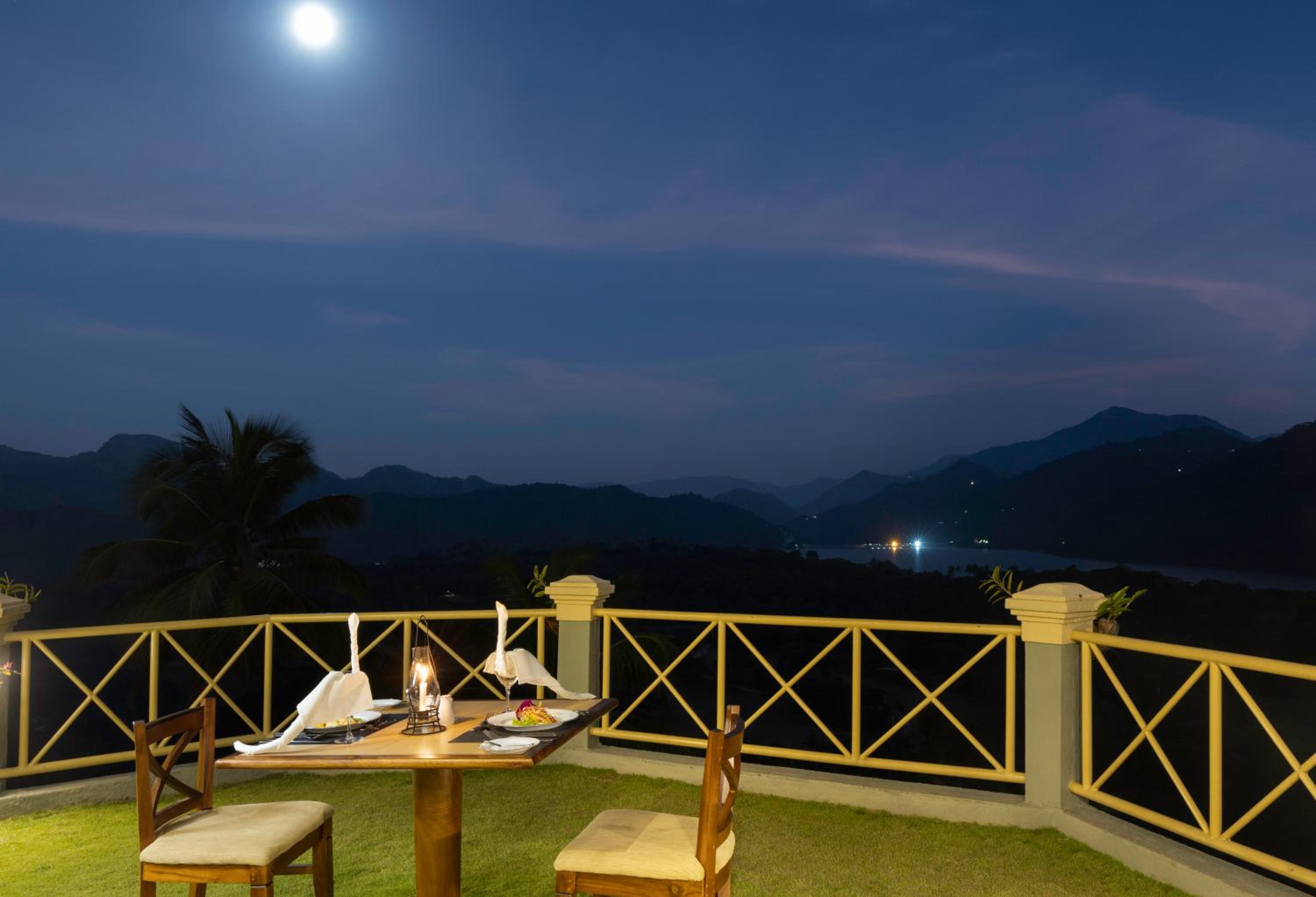 The Albatross, Kandy