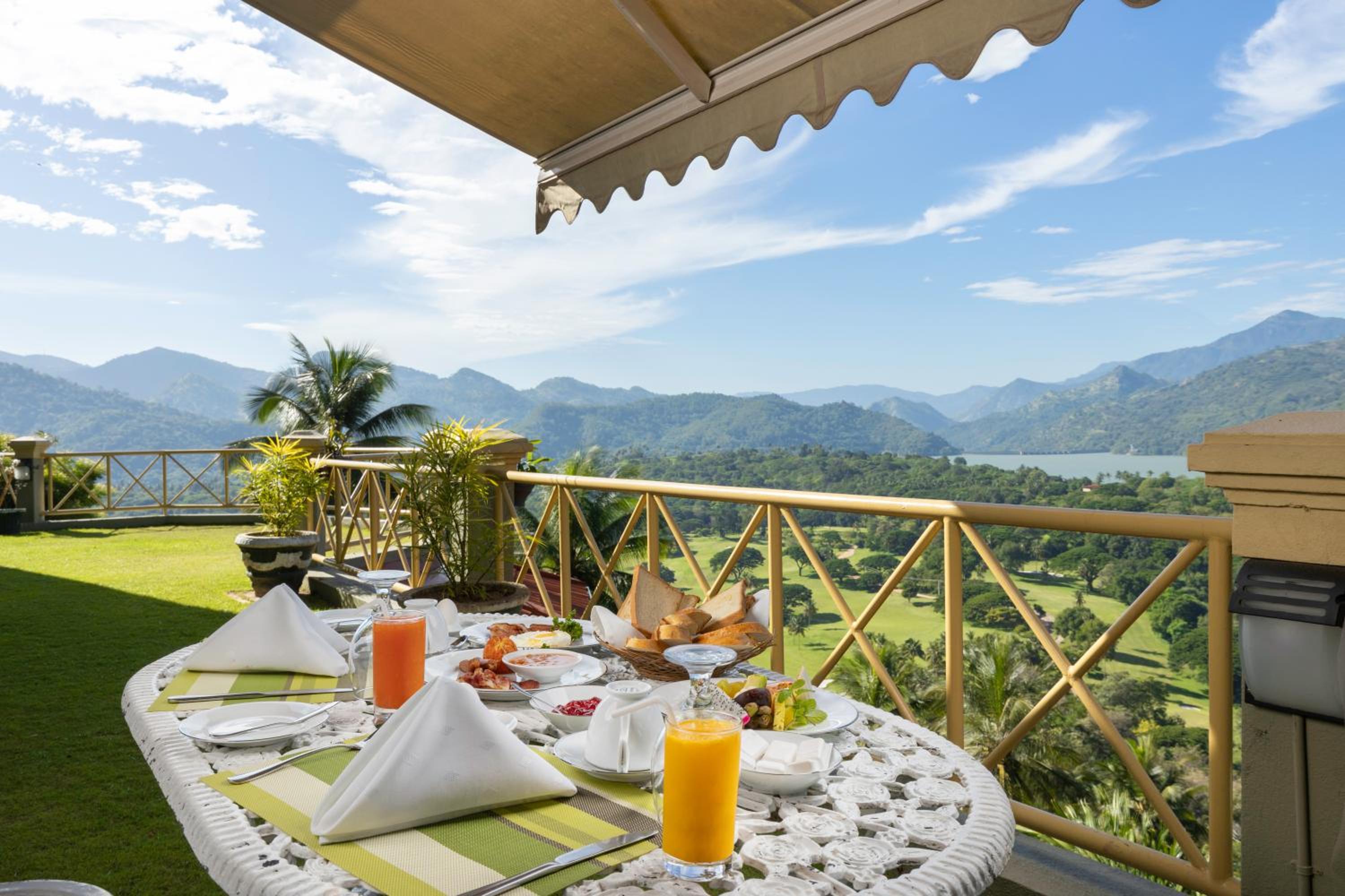 The Albatross, Kandy