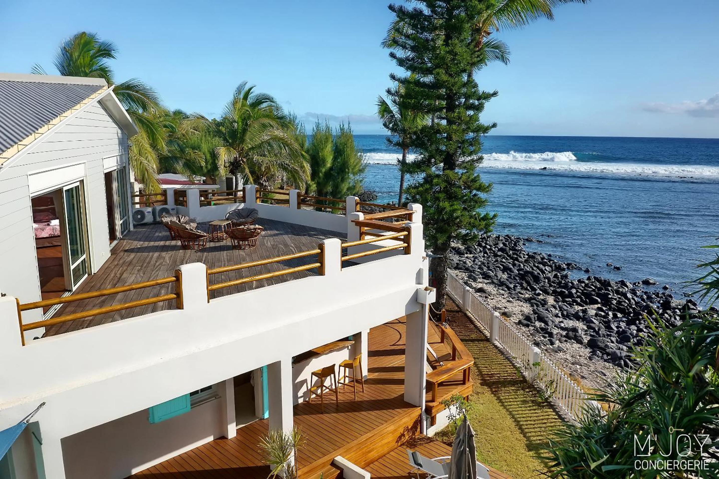 VILLA PIROGUE pieds dans l'eau view 3