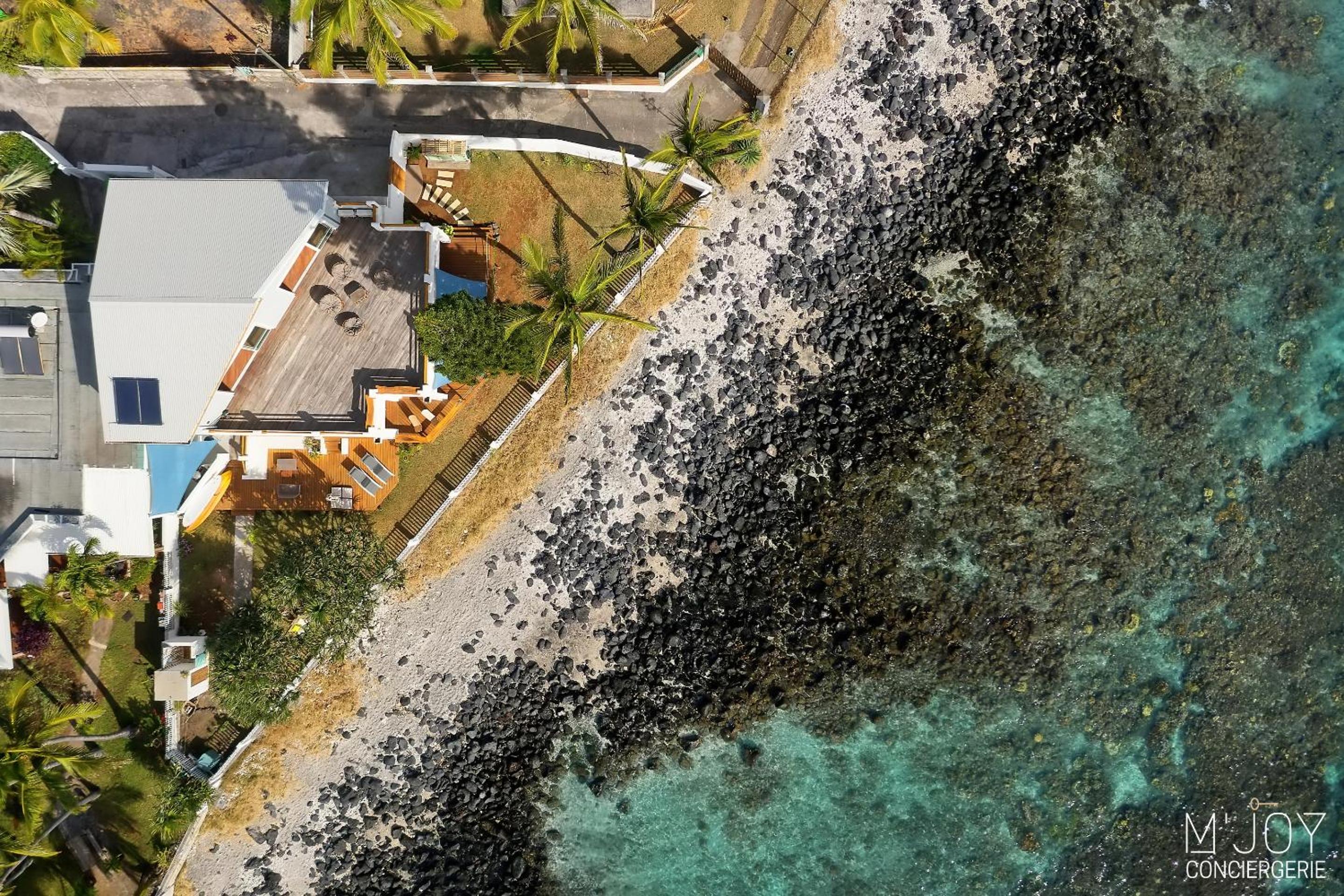 VILLA PIROGUE pieds dans l'eau view 2