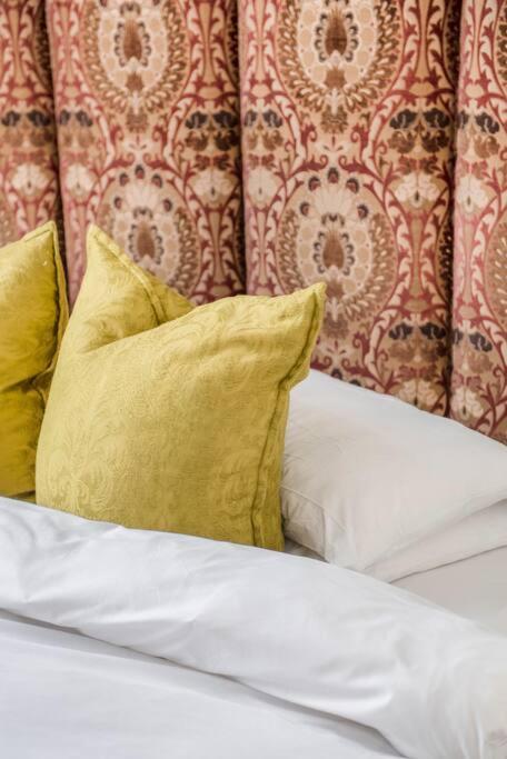 The Artists Hideaway-2 bed mezzanine in Paddington