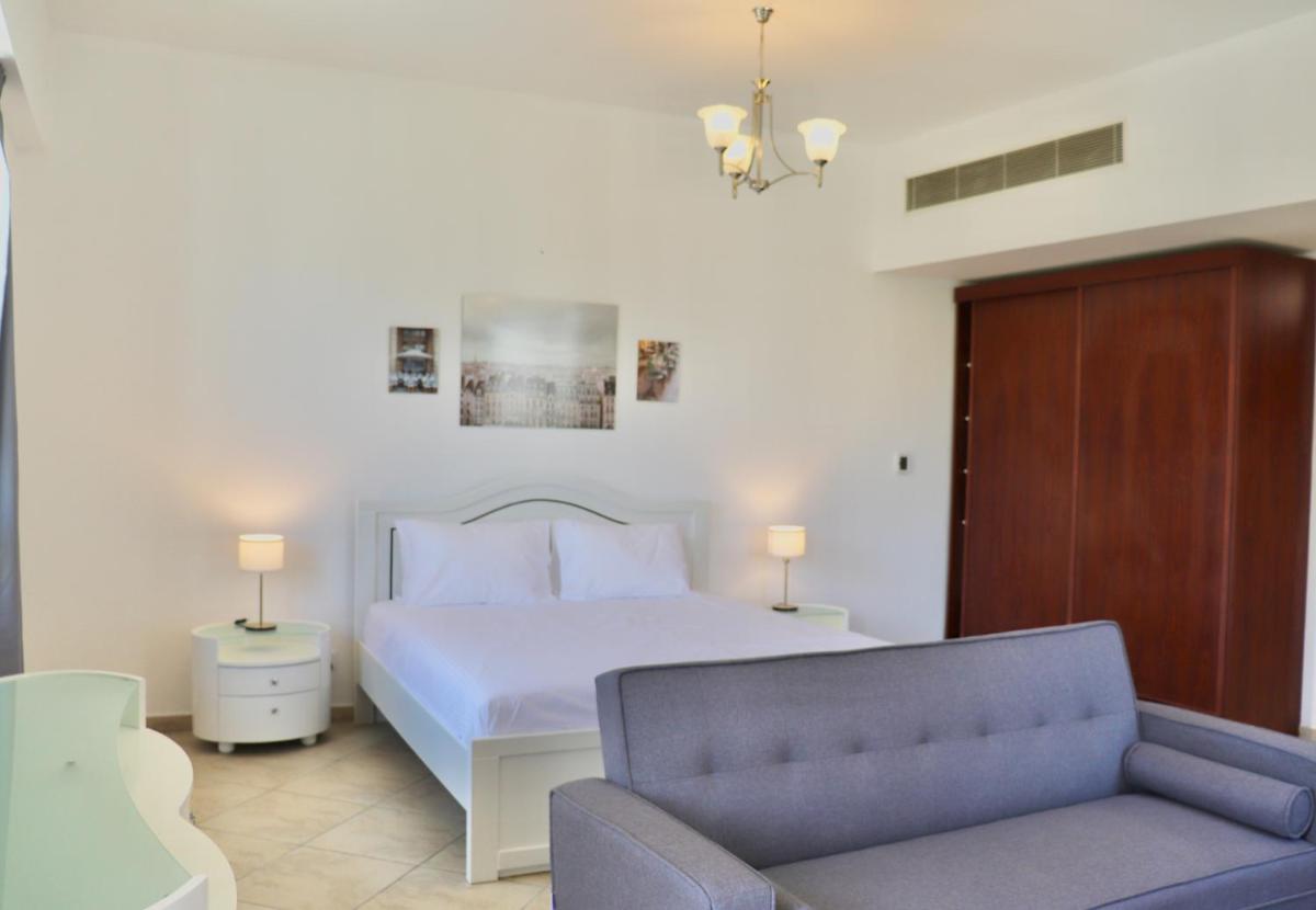 Unified Vacation Homes-Spacious Studio in lush green Motor City
