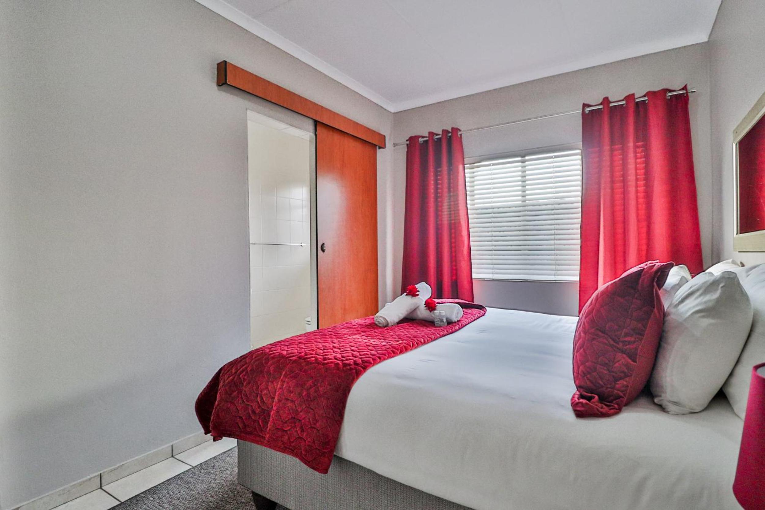 Rudman Townhouses - OR Tambo Airport view 5