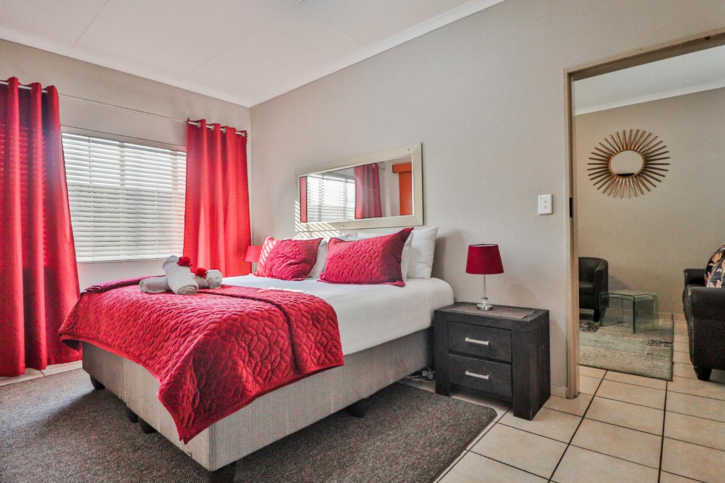 Rudman Townhouses - OR Tambo Airport view 4