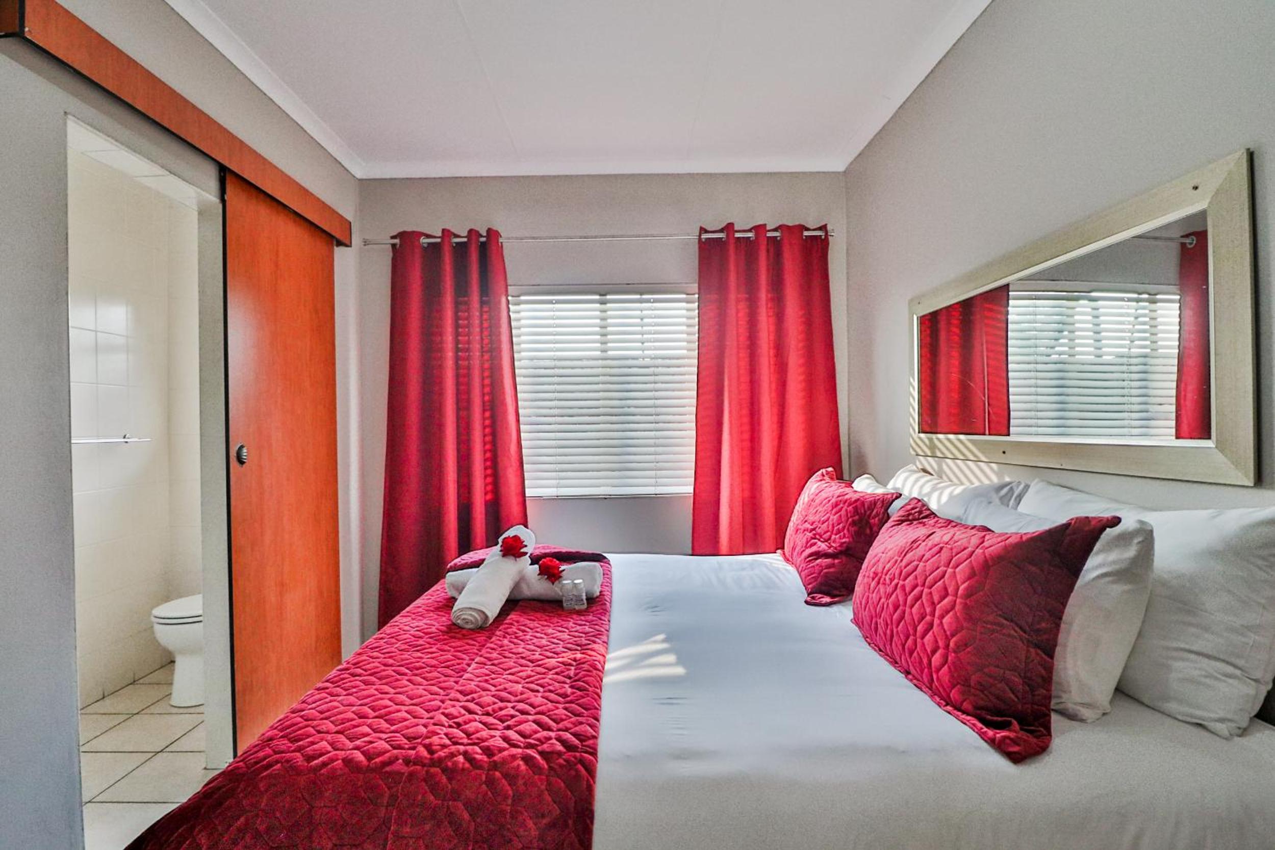 Rudman Townhouses - OR Tambo Airport view 3