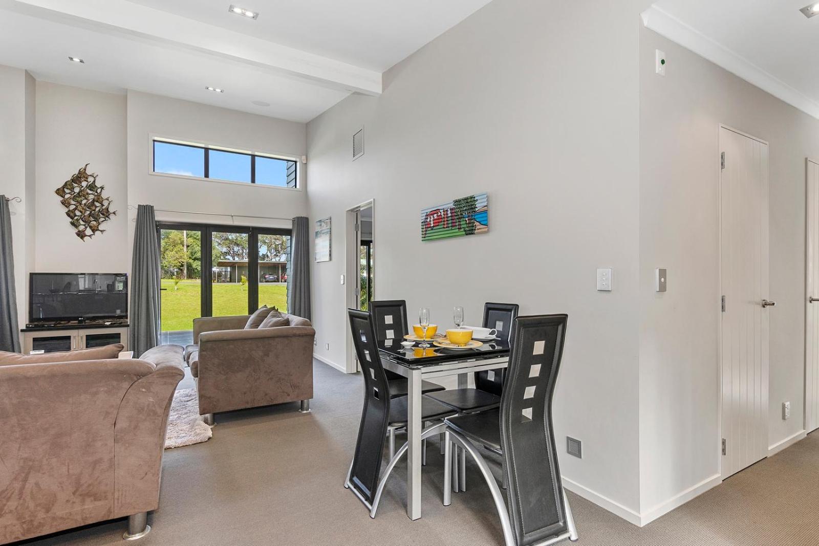 Tutukaka Treat - Wellingtons Bay Holiday Home view 4