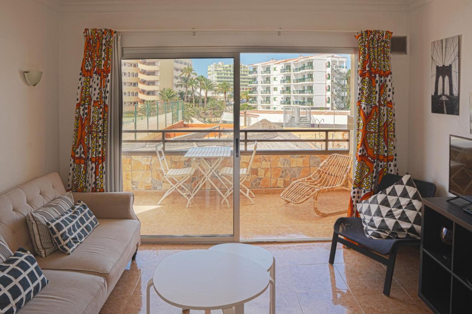 Pool view accommodation in Playa del Ingles