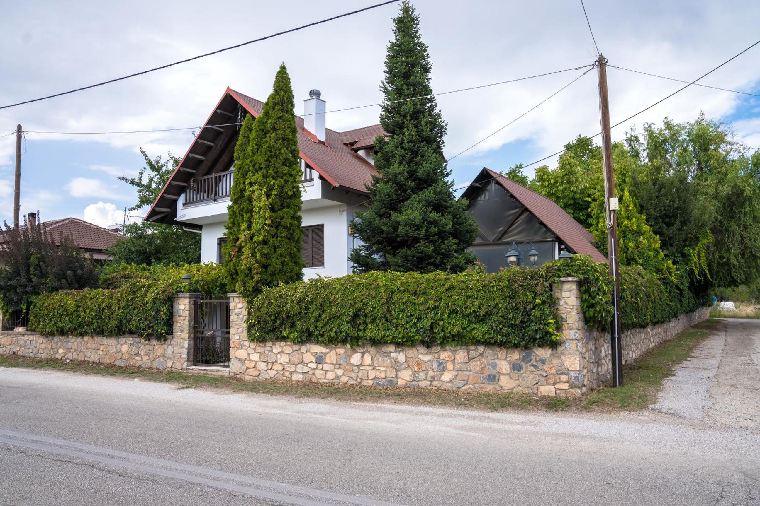 Luxury Traditional Villa view 3