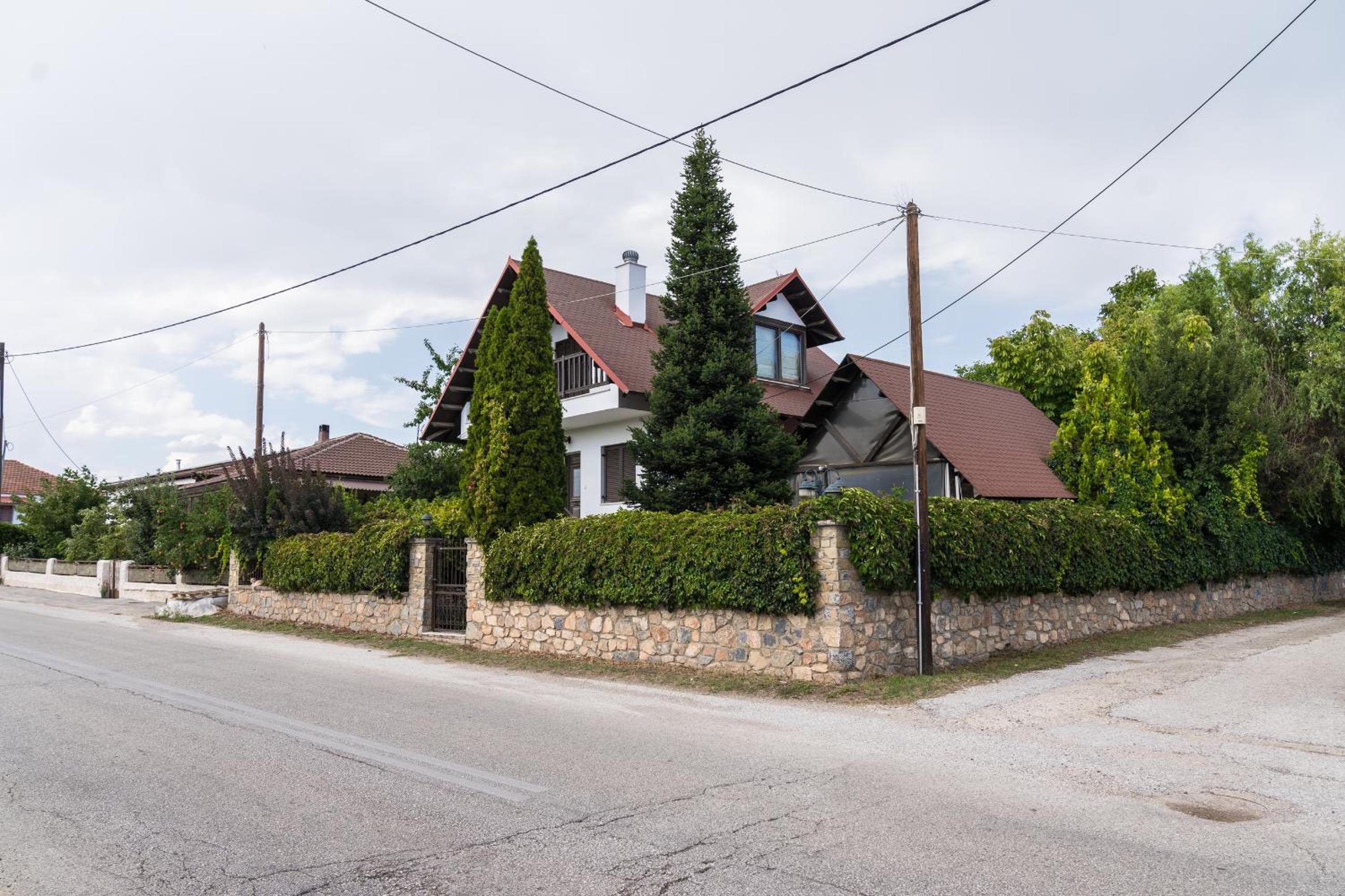 Luxury Traditional Villa view 4