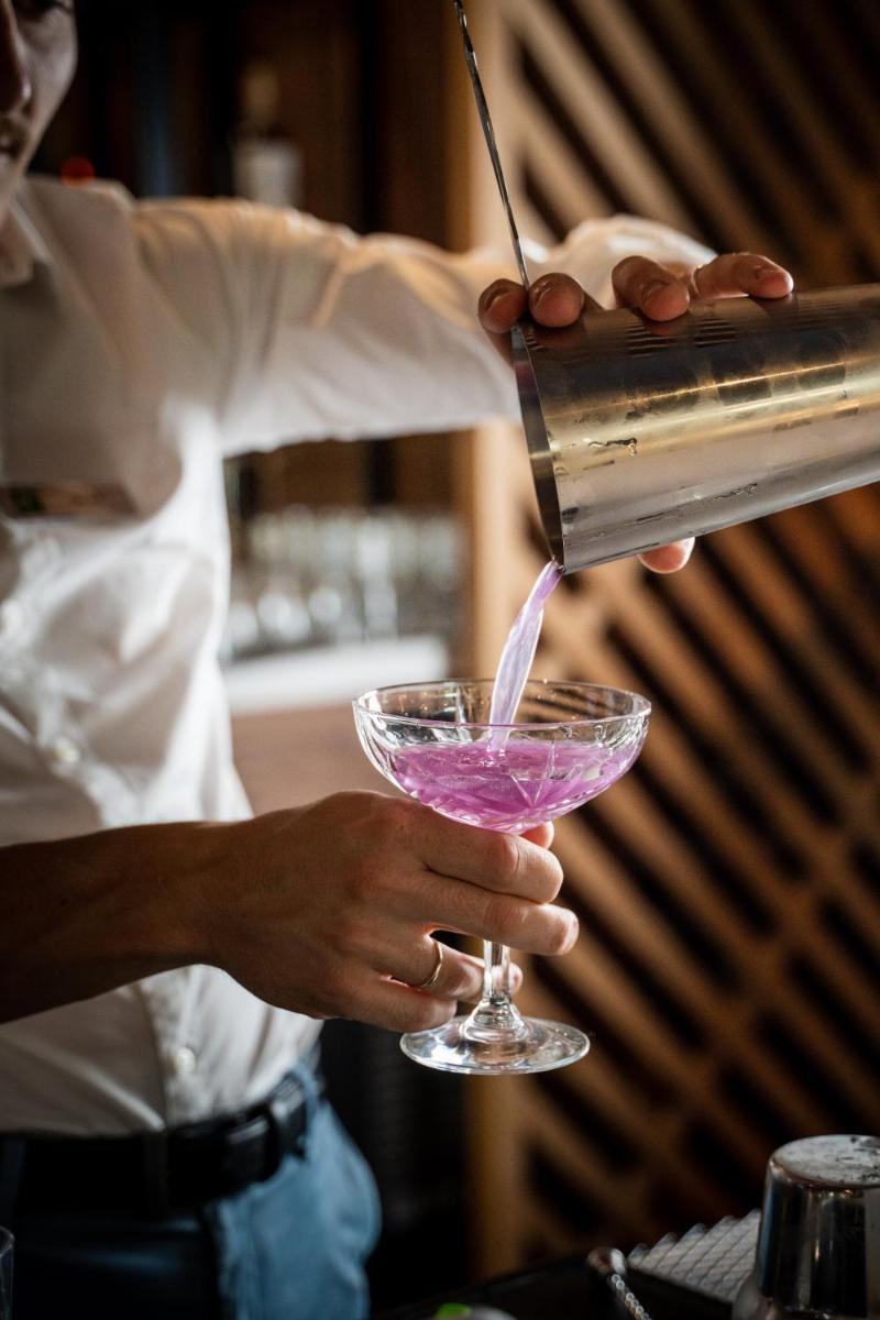 bar