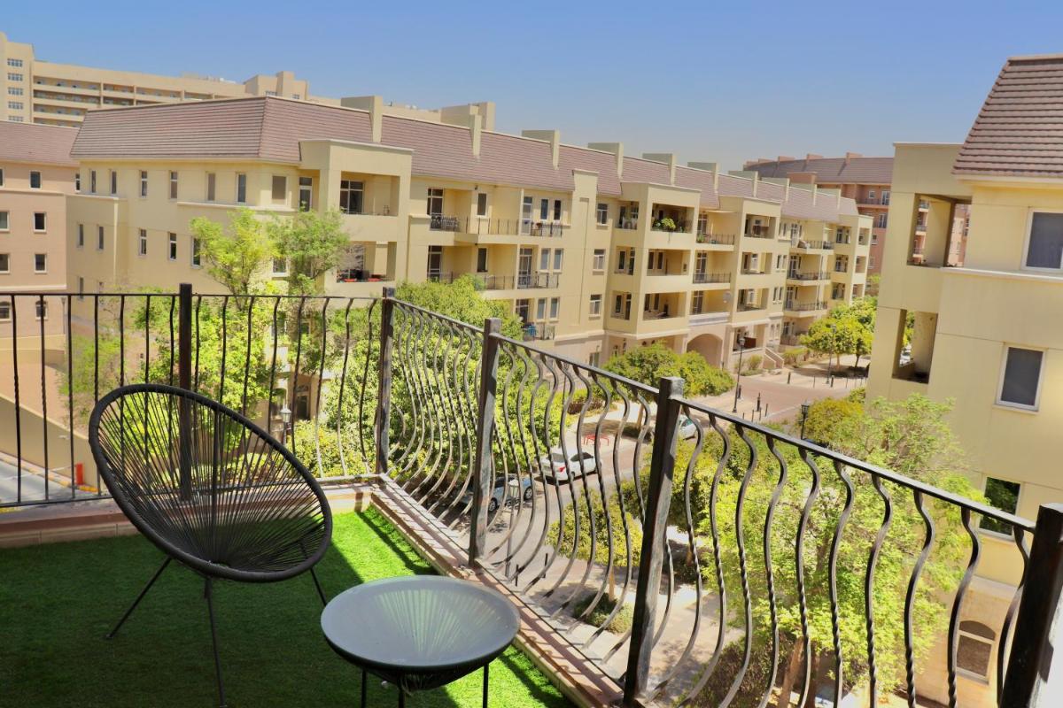 Unified Vacation Homes-Spacious Studio in lush green Motor City