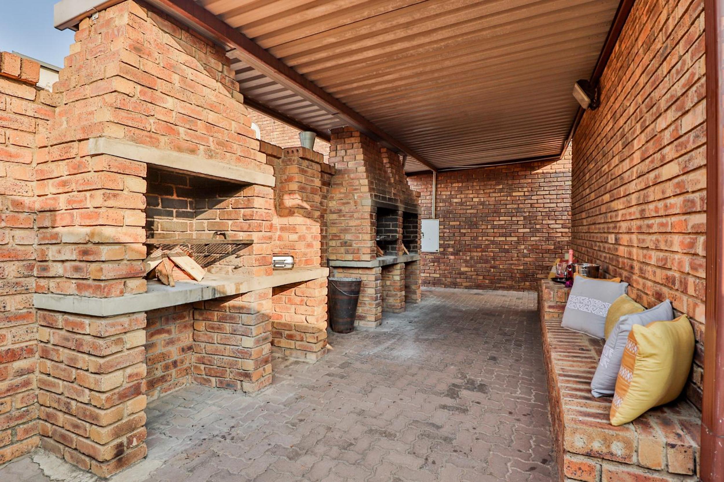 Rudman Townhouses - Family apartment view 3