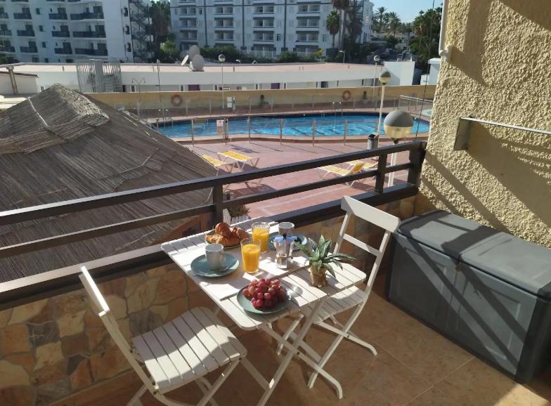 Pool view accommodation in Playa del Ingles