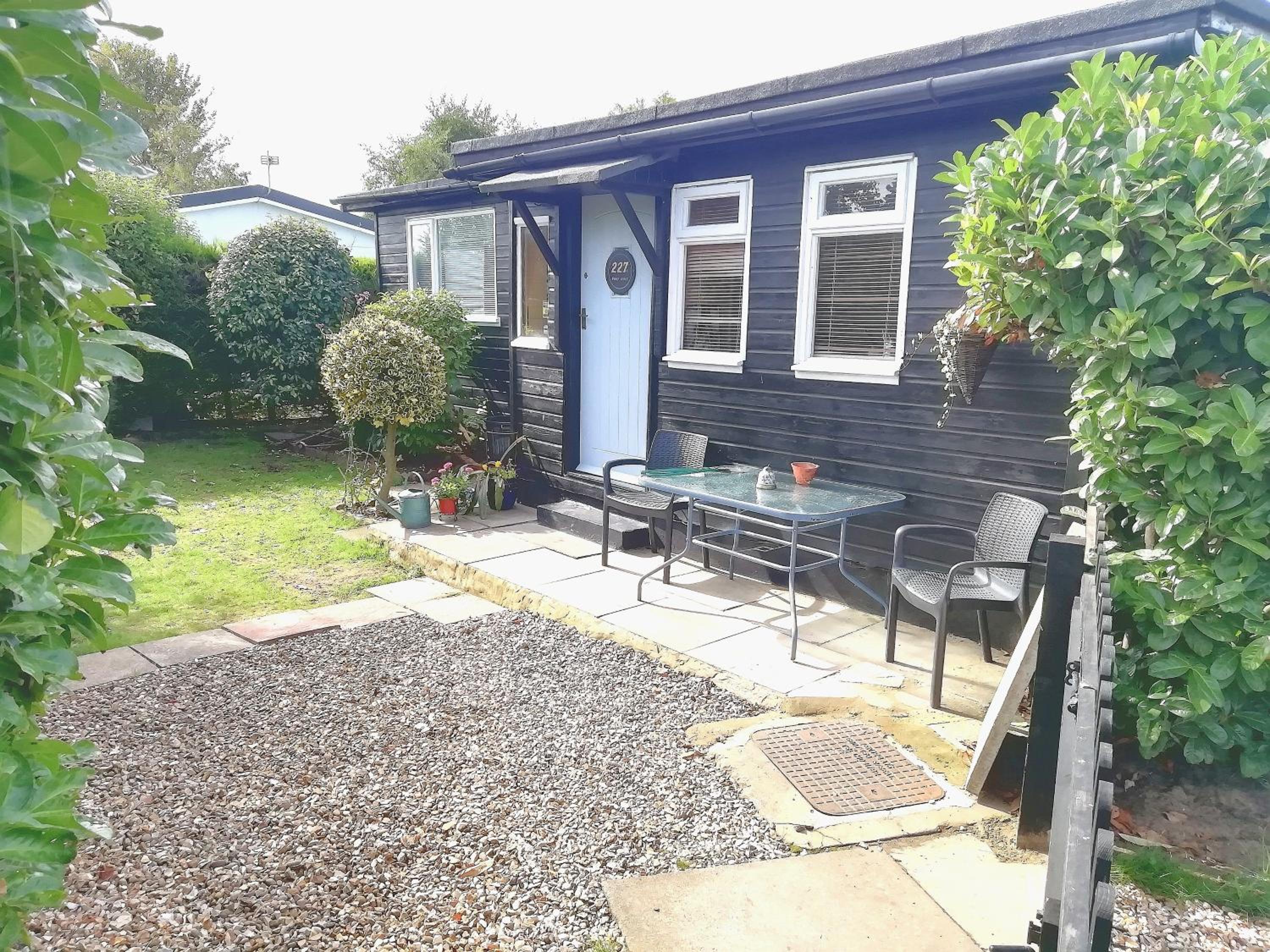 2 bedroom chalet bungalow on Humberston Fitties. view 3