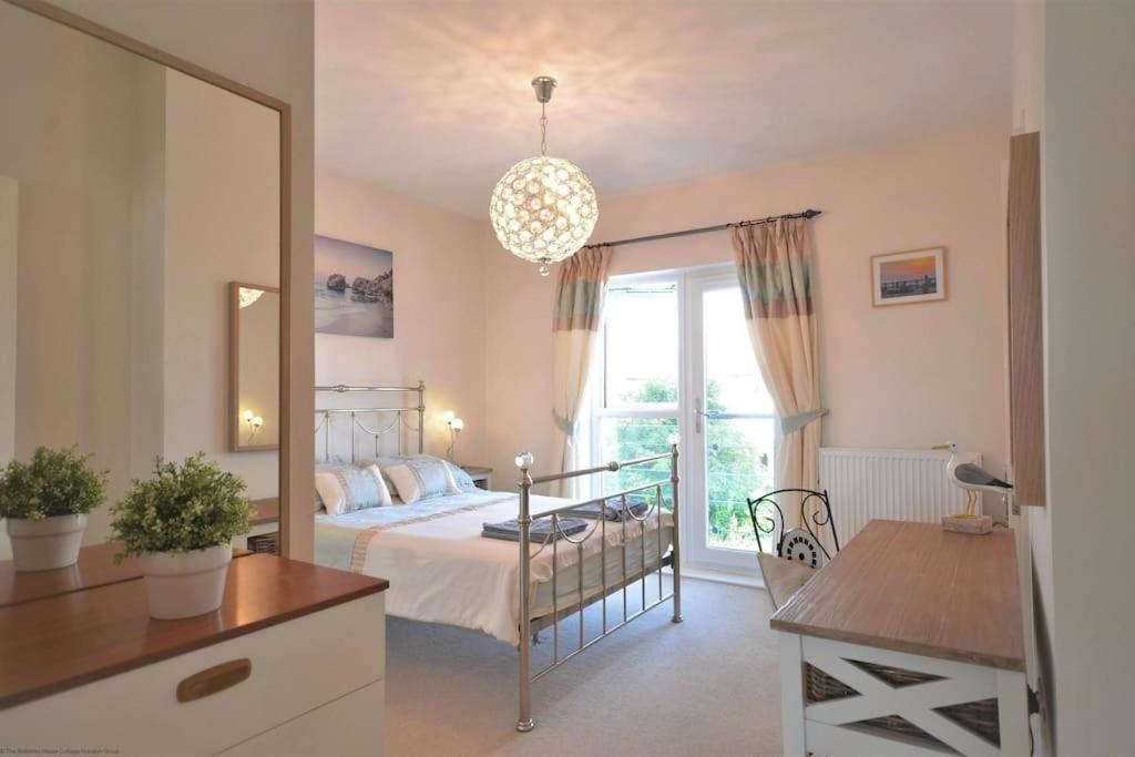 Pebble House (Goring-by-Sea) view 3