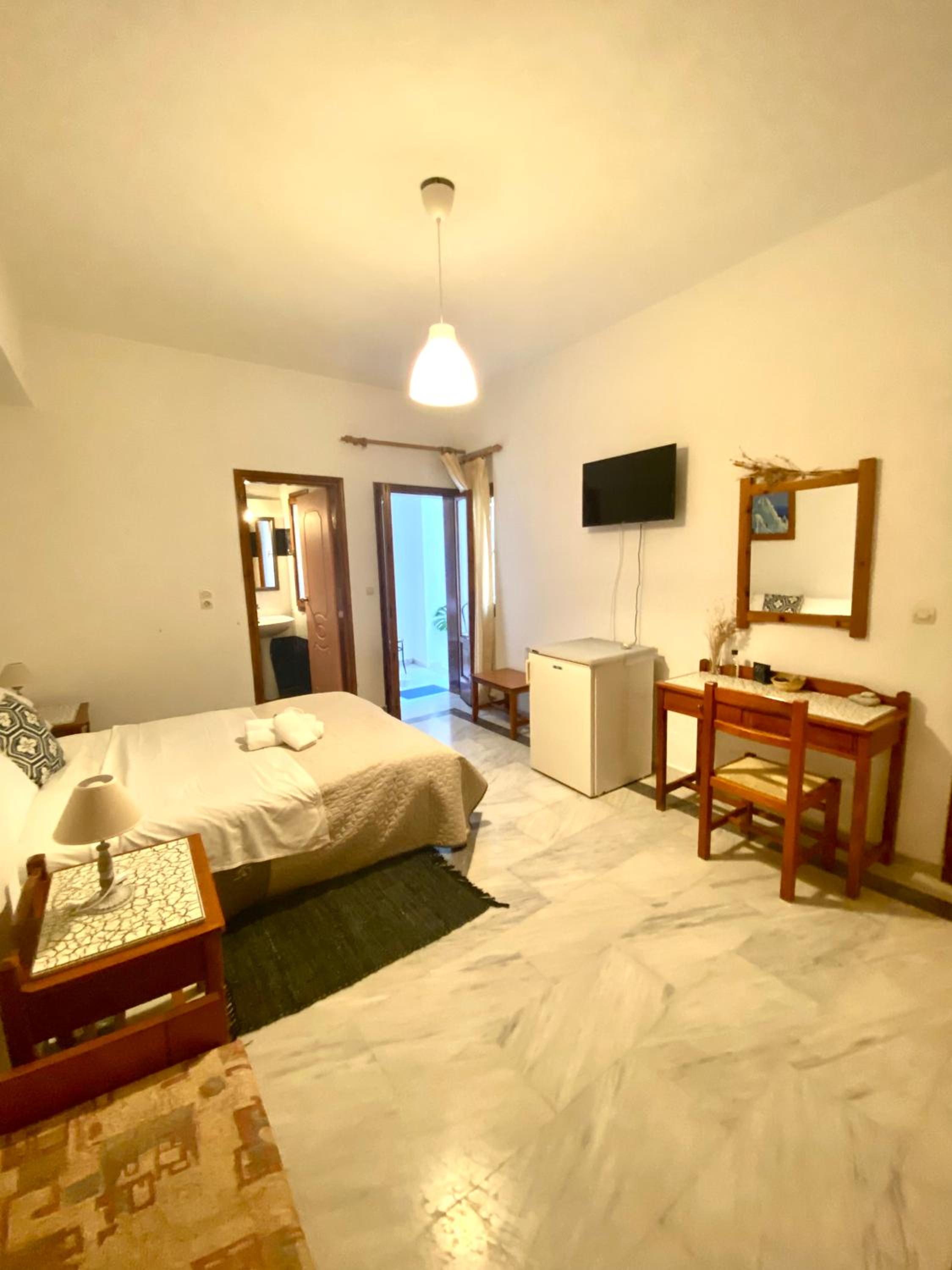 Costas Inn