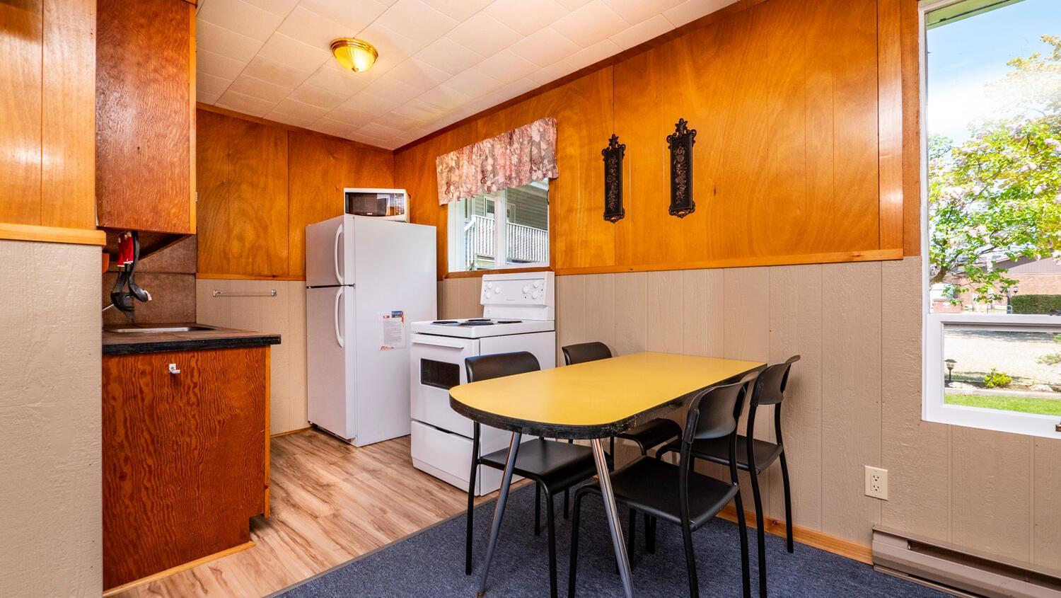 Bel Air Cottages and Motel