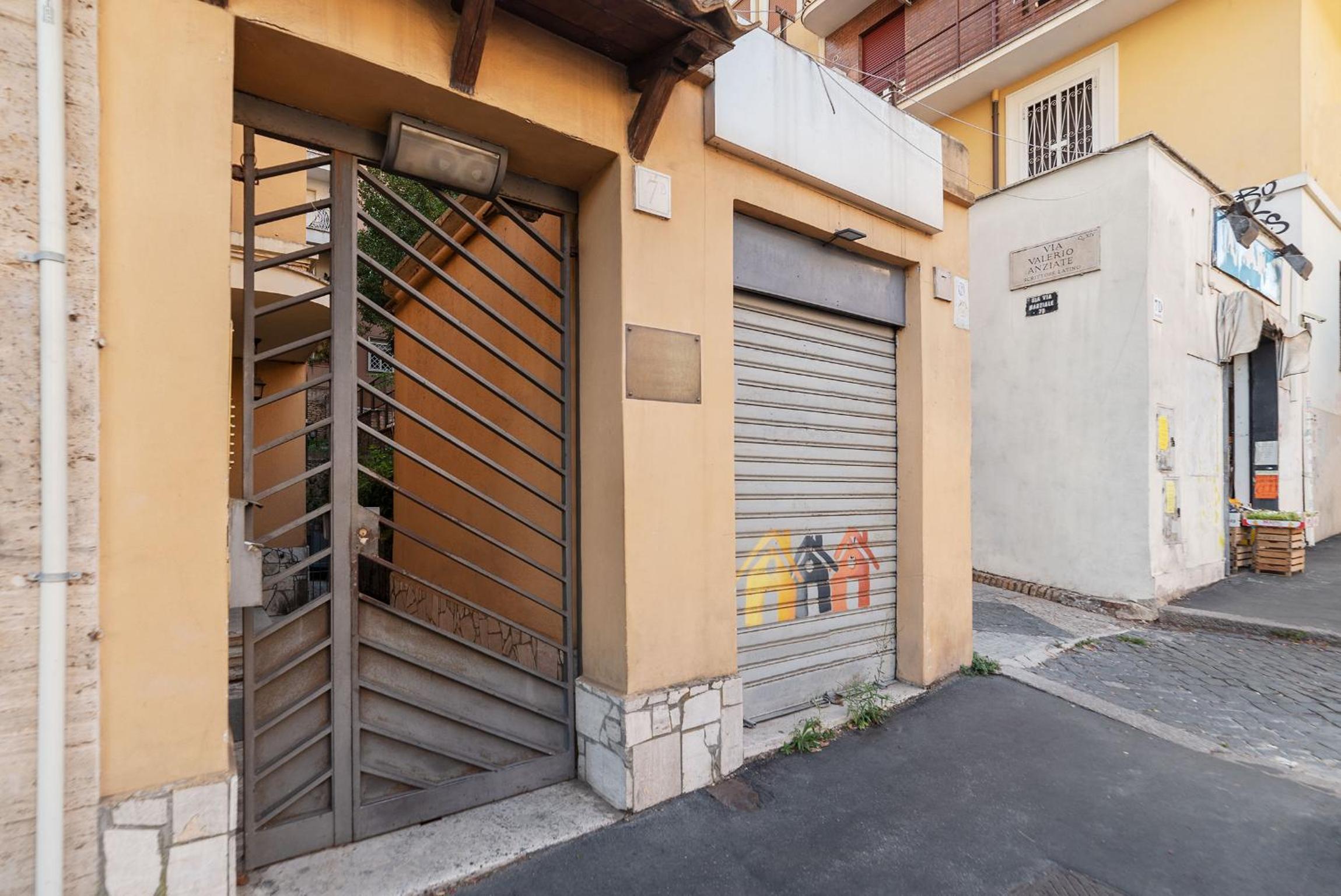Penthouse apartment with terrace close to Vatican